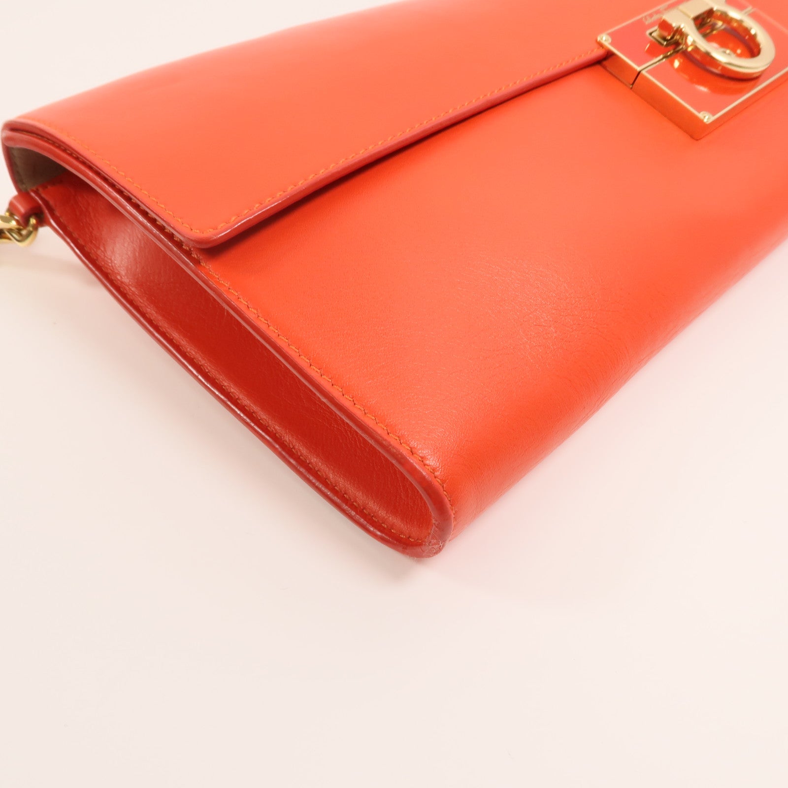 Salvatore Ferragamo 牛皮皮革Clutch Bag金扣手提包
