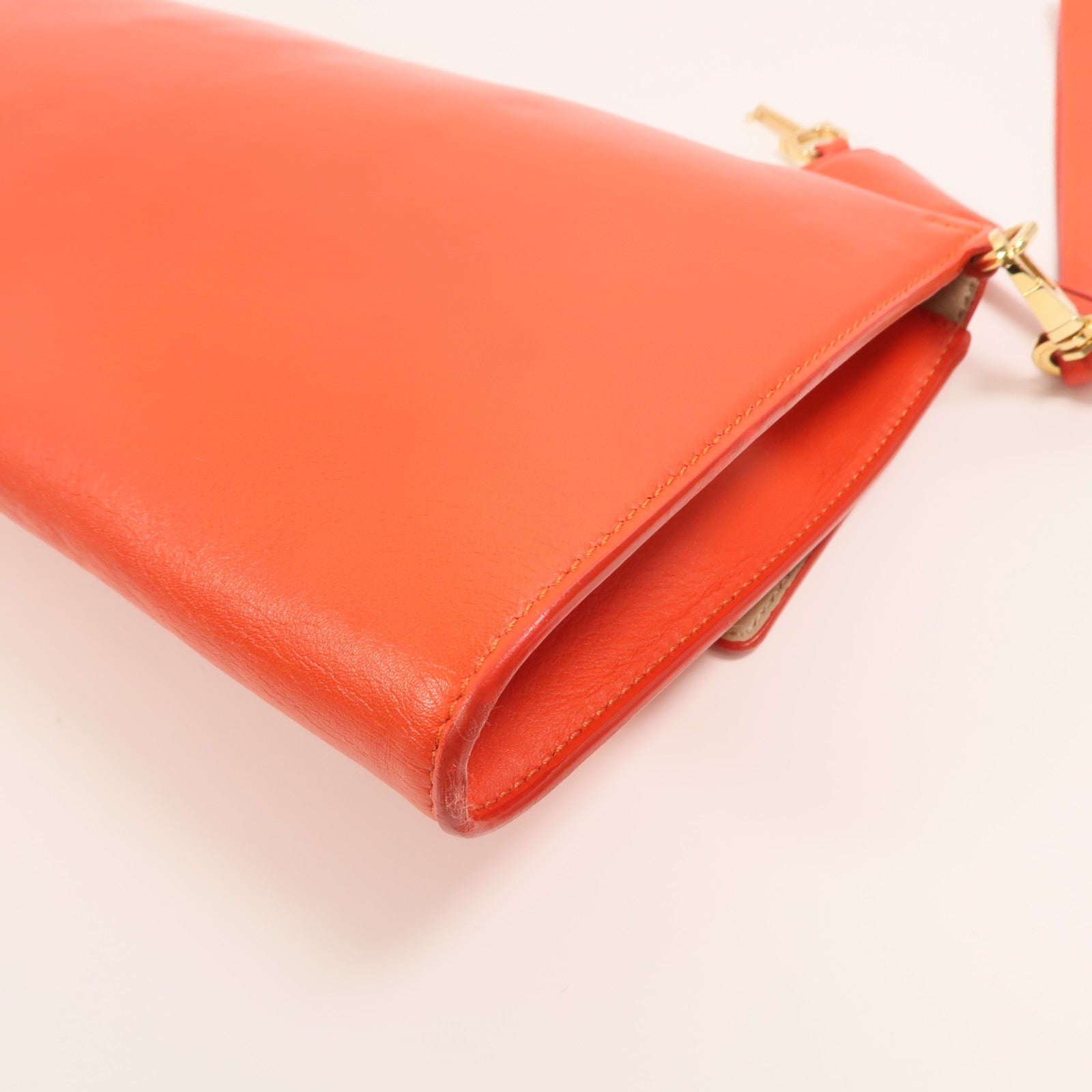Salvatore Ferragamo 牛皮皮革Clutch Bag金扣手提包