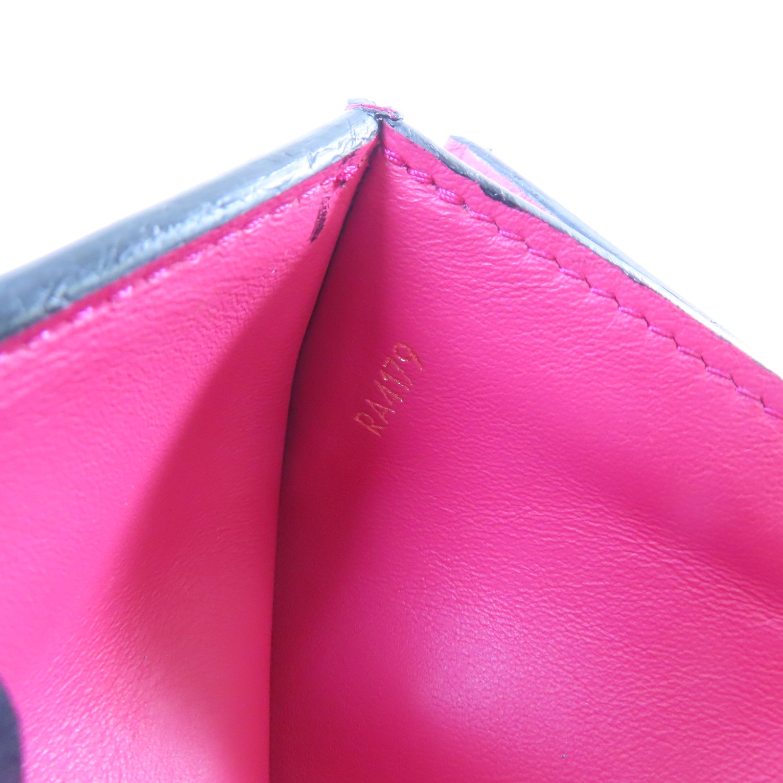 LOUIS VUITTON Taurillon皮革Capucines XS Wallet金扣短錢包黑色/粉紅色