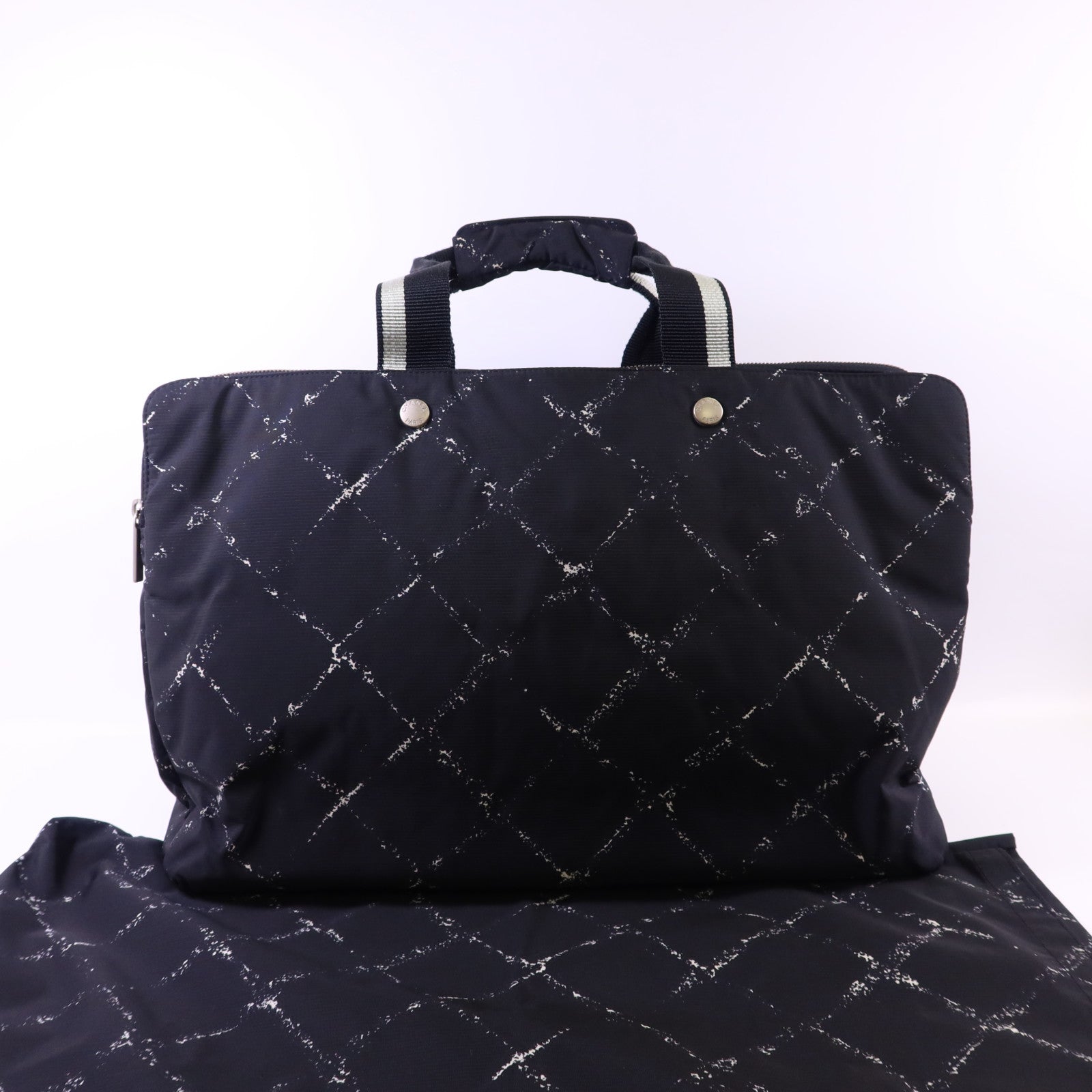 CHANEL 尼龍Travel Line Boston Bag銀扣手挽袋