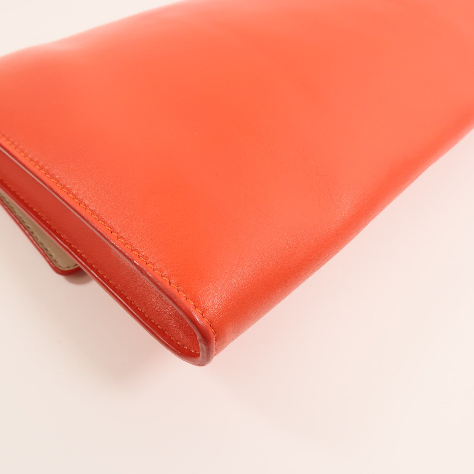 Salvatore Ferragamo 牛皮皮革Clutch Bag金扣手提包