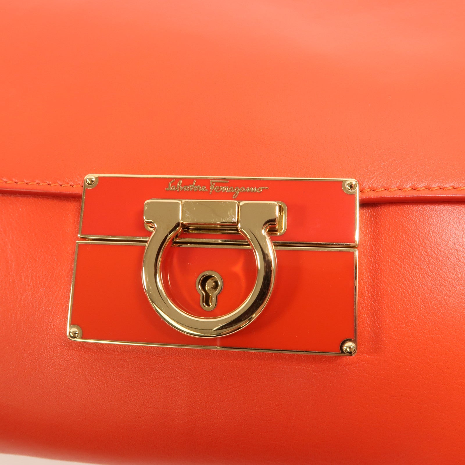Salvatore Ferragamo 牛皮皮革Clutch Bag金扣手提包