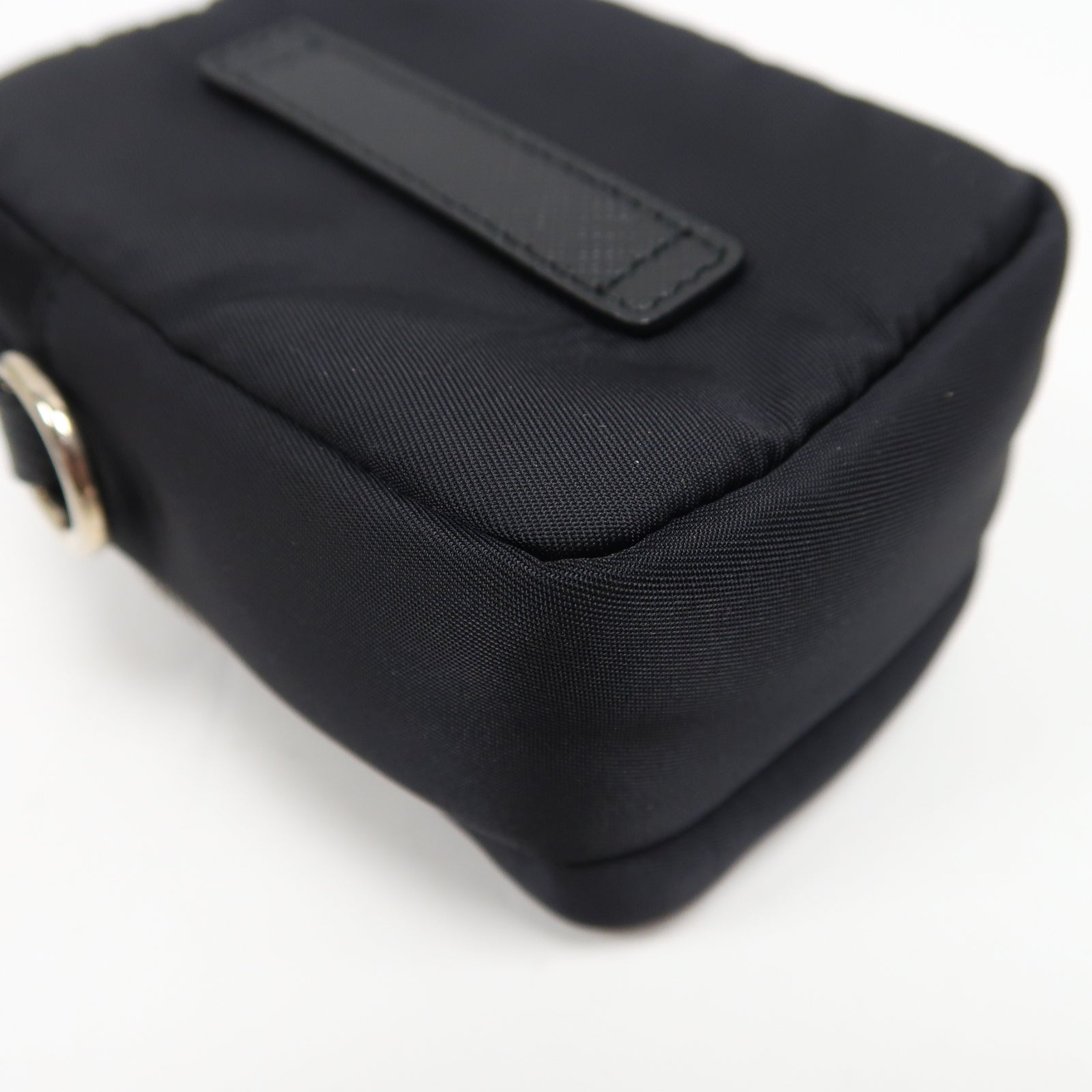 PRADA 尼龍Pouch Shoulder銀扣肩背袋黑色