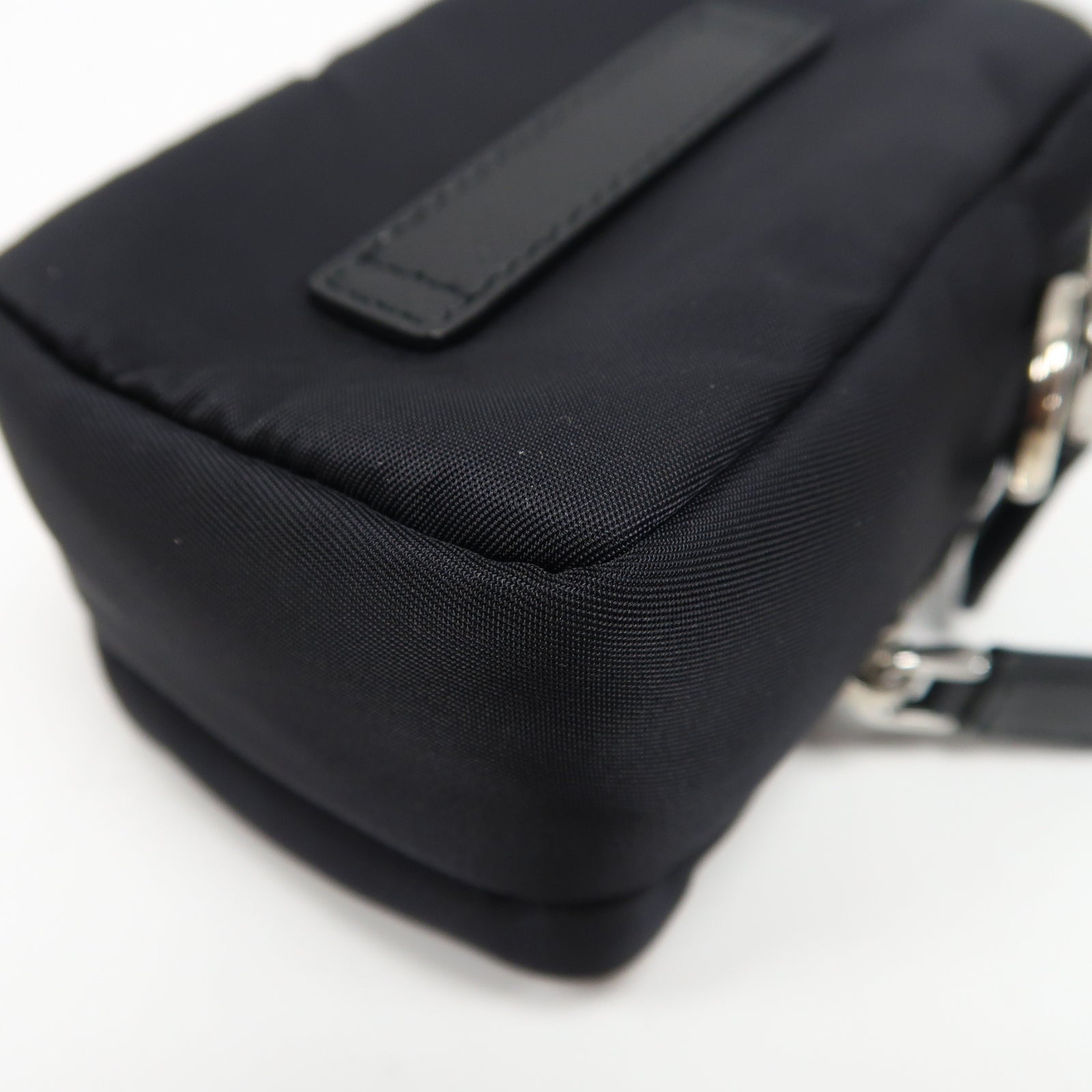 PRADA 尼龍Pouch Shoulder銀扣肩背袋黑色