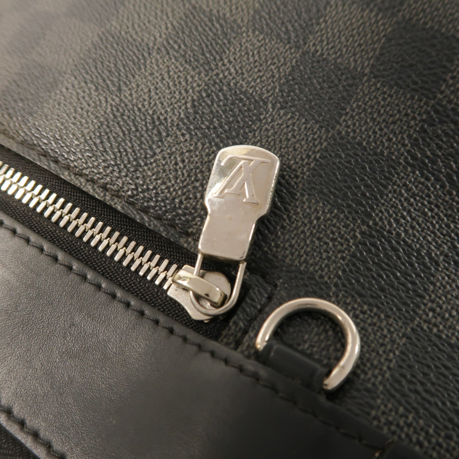 LOUIS VUITTON Damier Graphite Mick銀扣肩背袋