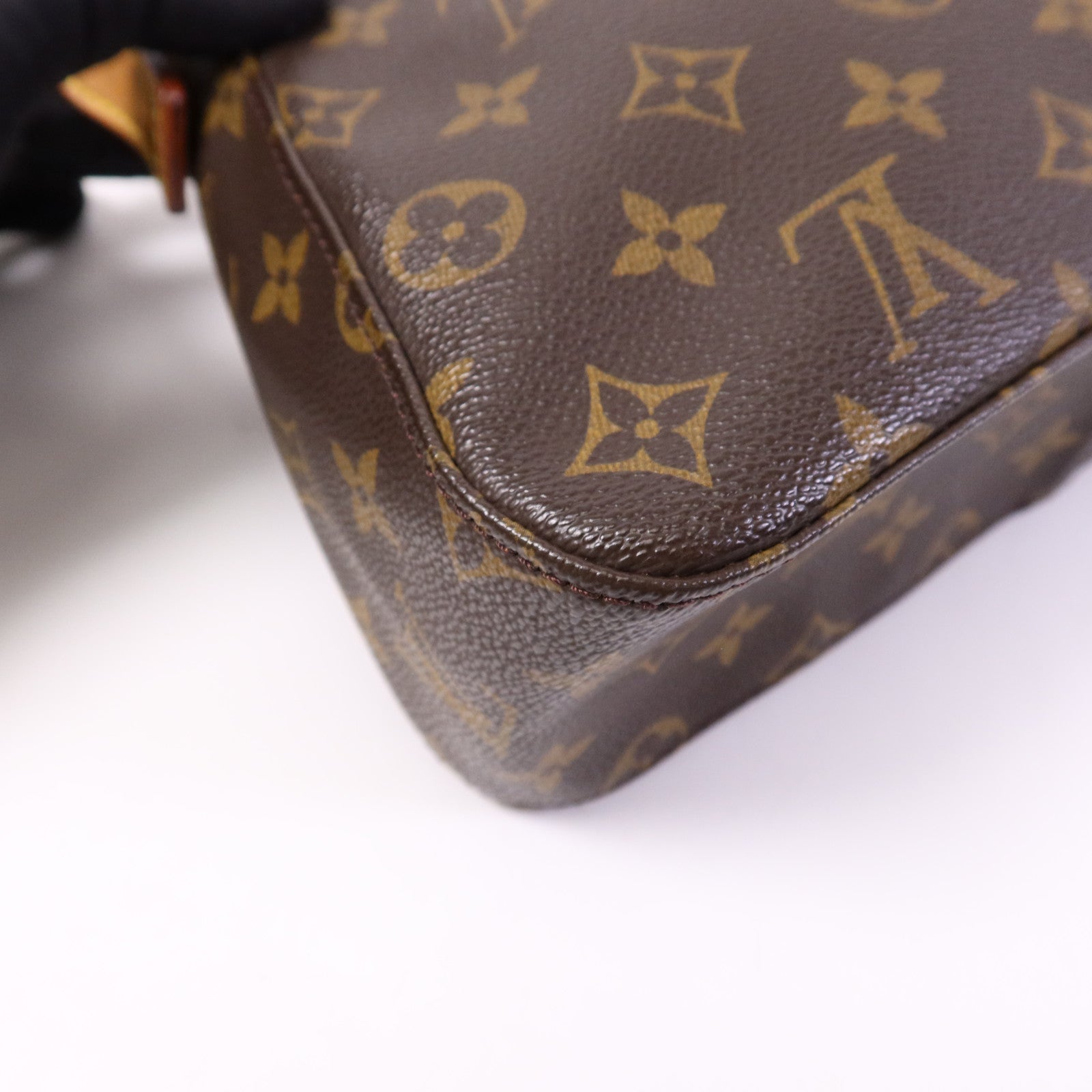 LOUIS VUITTON Monogram Mini Looping金扣肩背袋