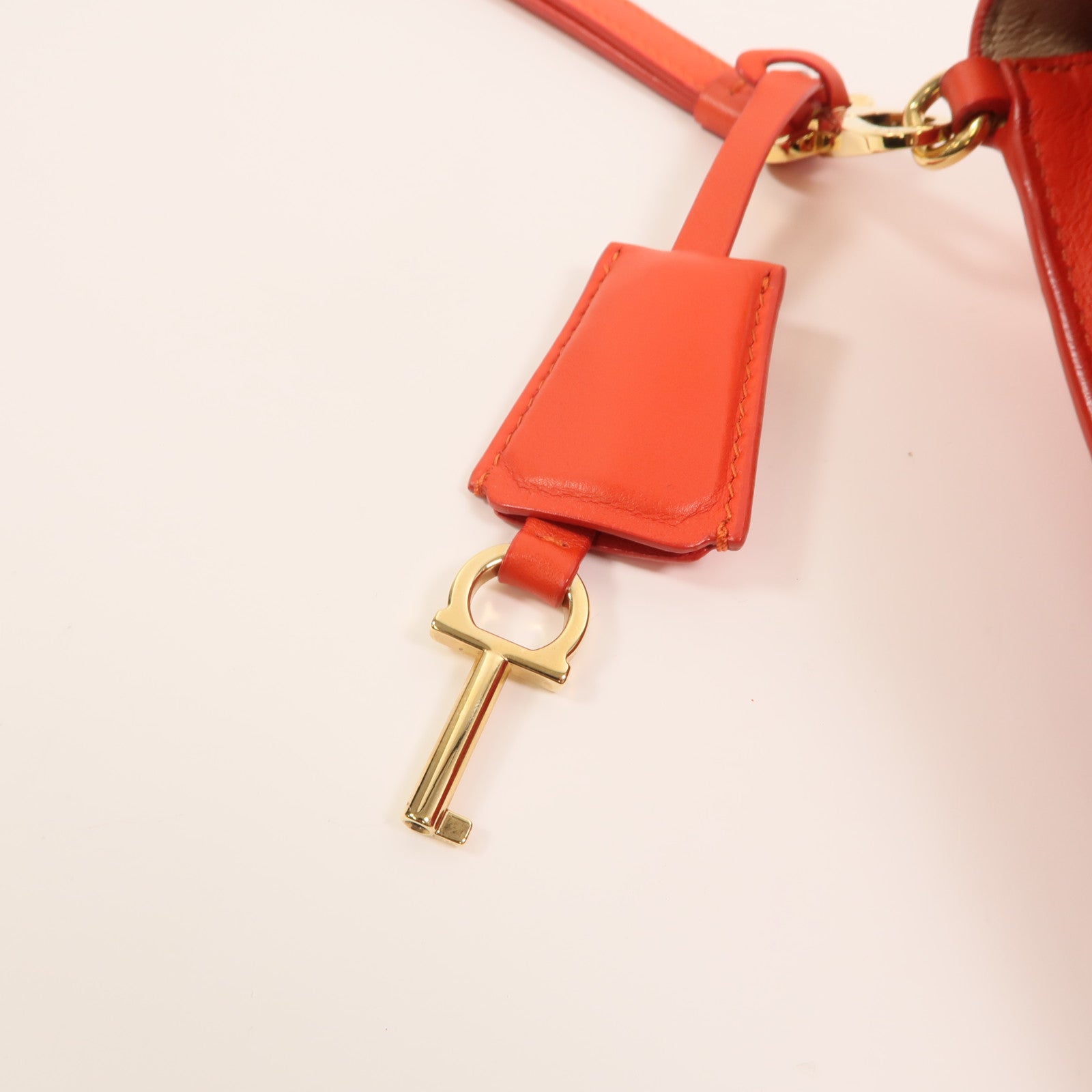 Salvatore Ferragamo 牛皮皮革Clutch Bag金扣手提包