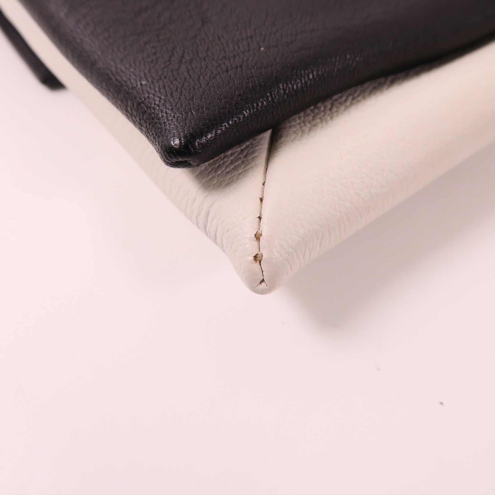 GIVENCHY 牛皮皮革Shoulder Bag銀扣肩背袋