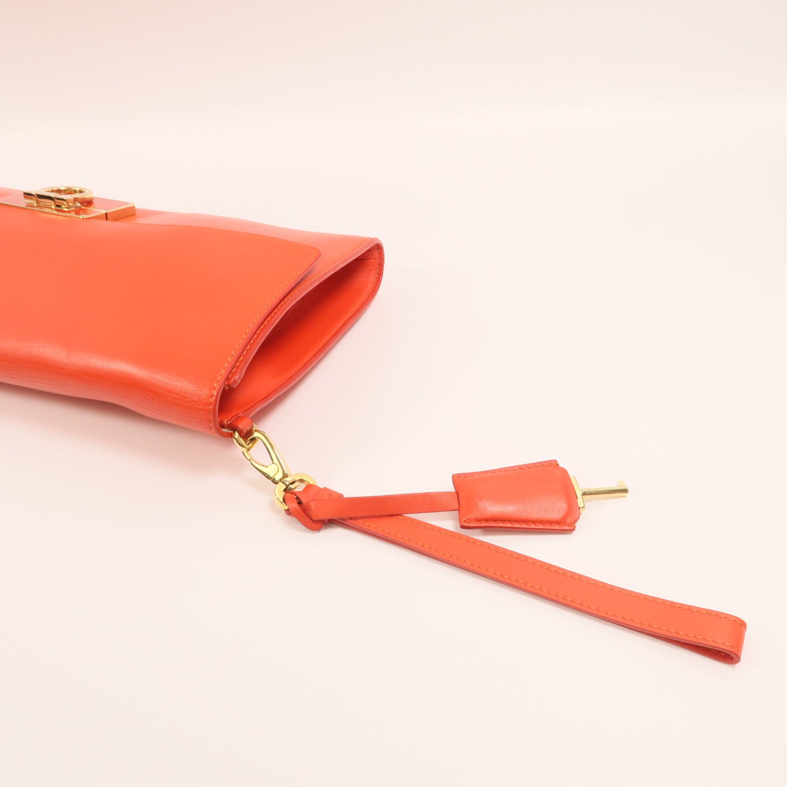 Salvatore Ferragamo 牛皮皮革Clutch Bag金扣手提包