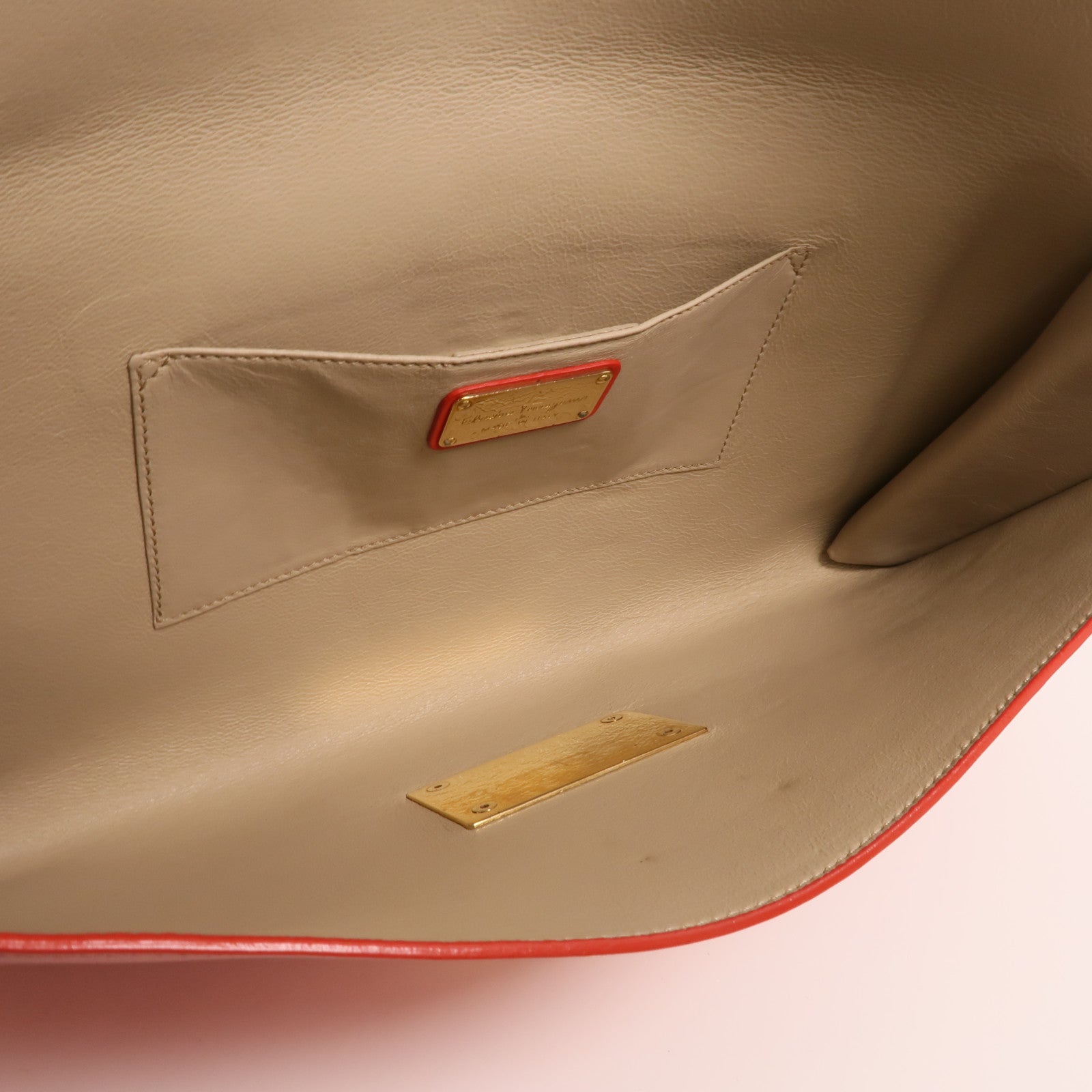 Salvatore Ferragamo 牛皮皮革Clutch Bag金扣手提包