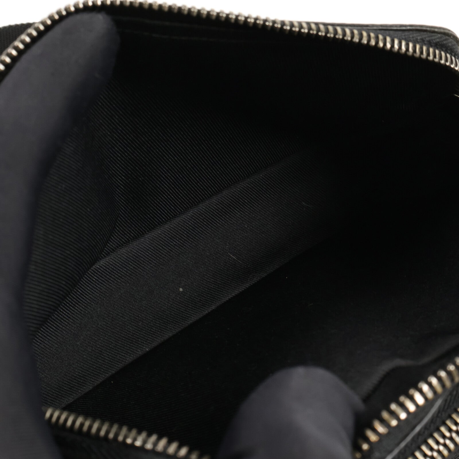 LOUIS VUITTON Monogram Eclipse Alpha肩背袋