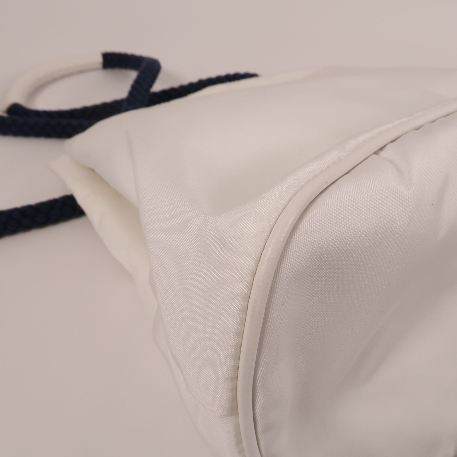 PRADA 【激減優惠】尼龍Mariner Bucket Bag金扣手挽袋