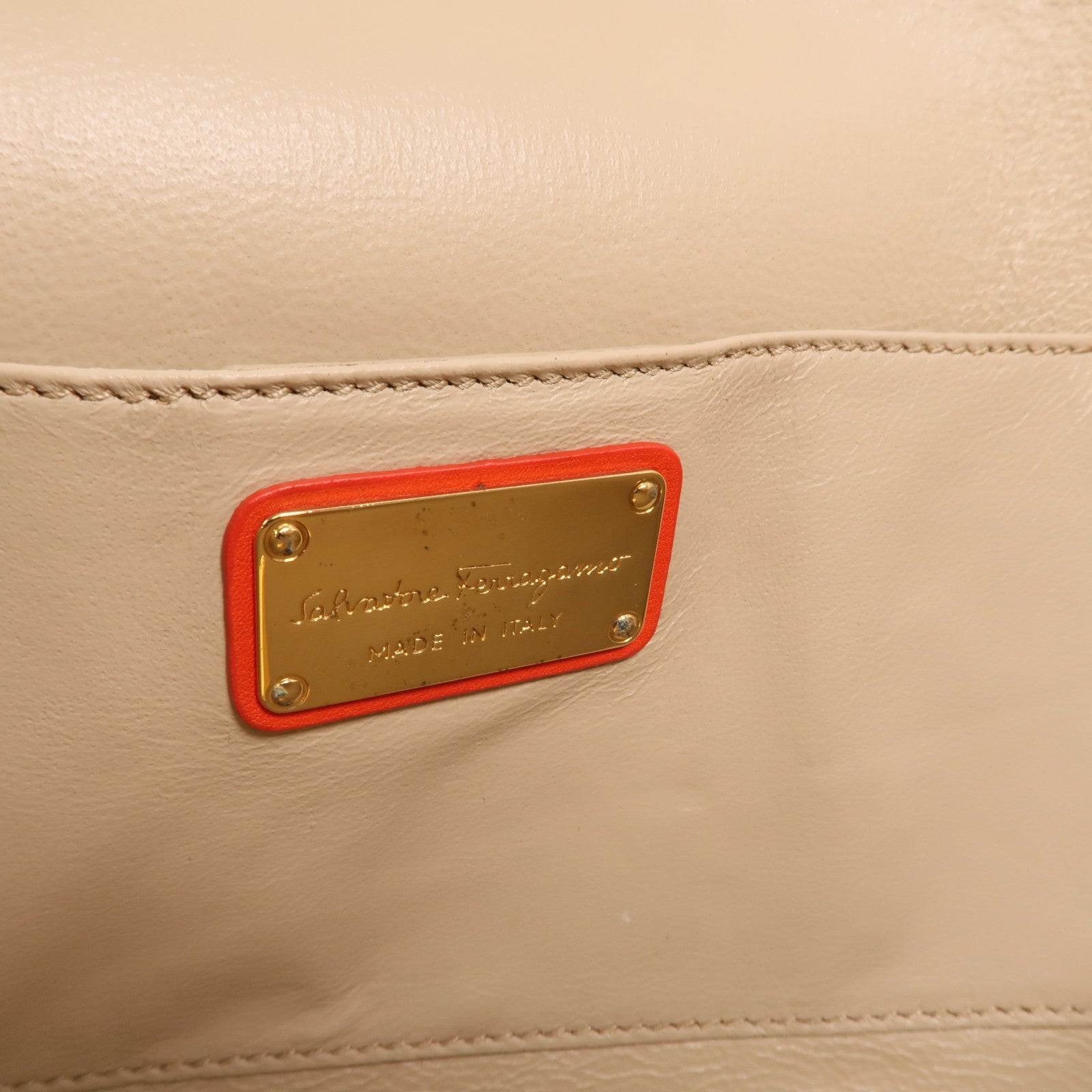 Salvatore Ferragamo 牛皮皮革Clutch Bag金扣手提包