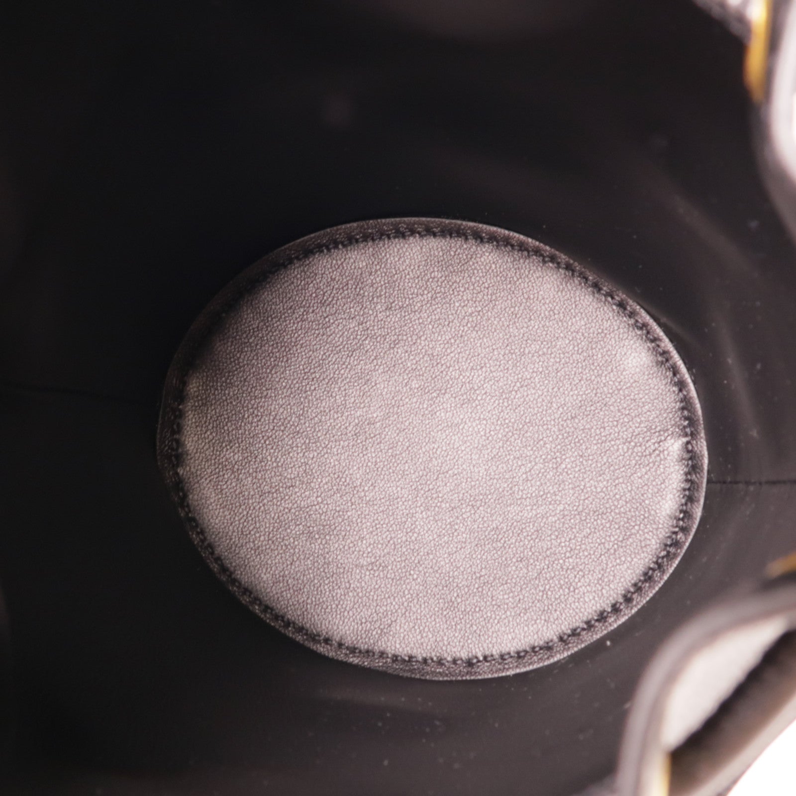 Valentino 【激減優惠】牛皮皮革V Logo Bucket Bag金扣肩背袋