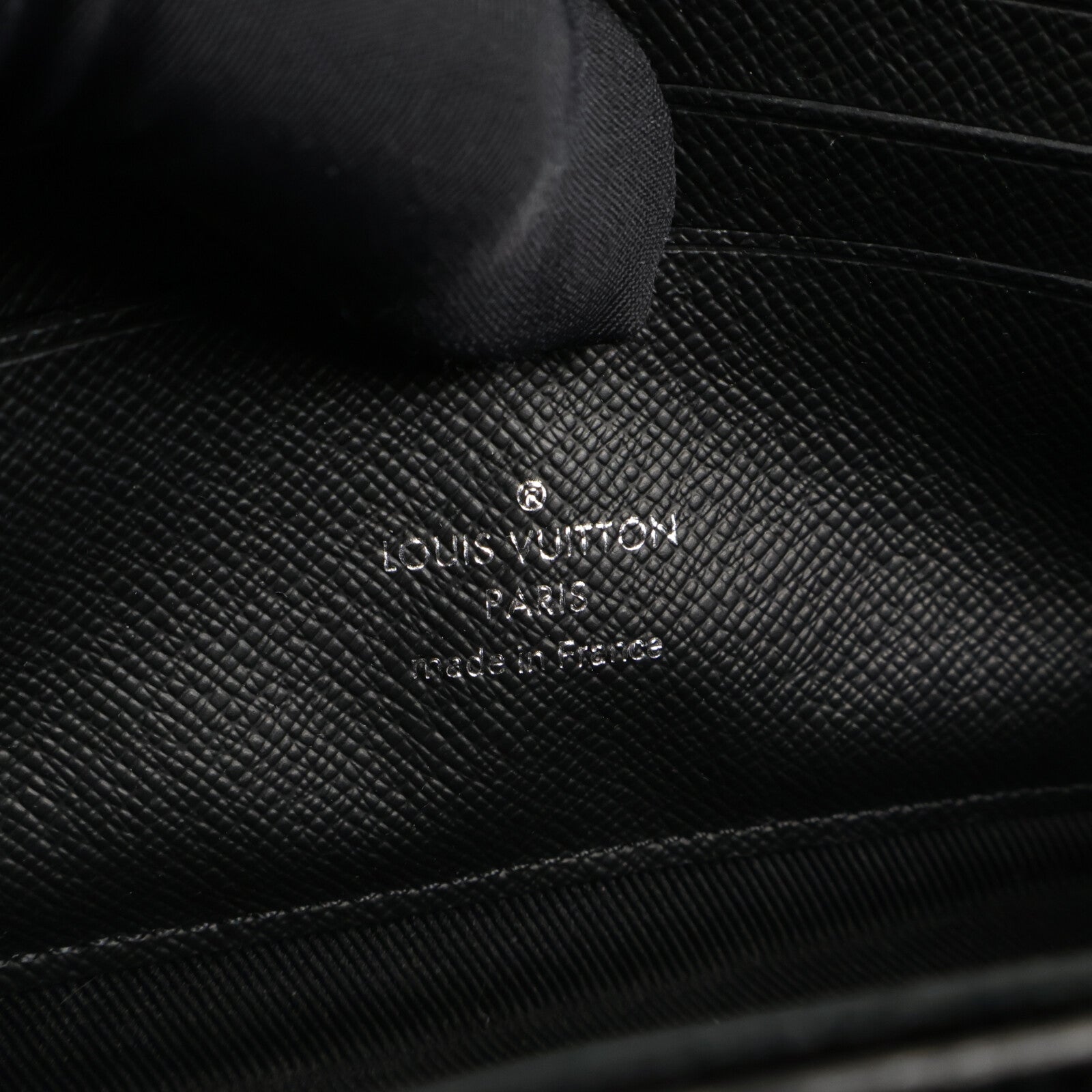 LOUIS VUITTON Monogram Eclipse Alpha肩背袋