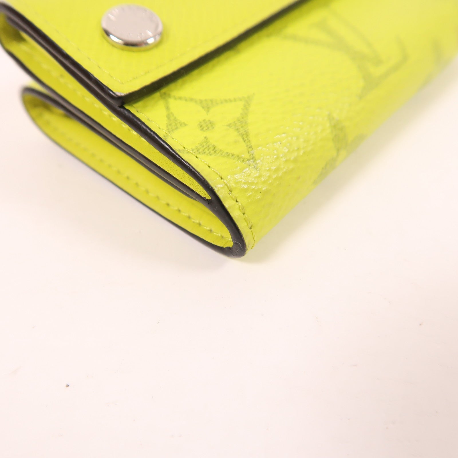 LOUIS VUITTON LV SHW Discovery Compact Wallet M67629 Monogram Taigarama