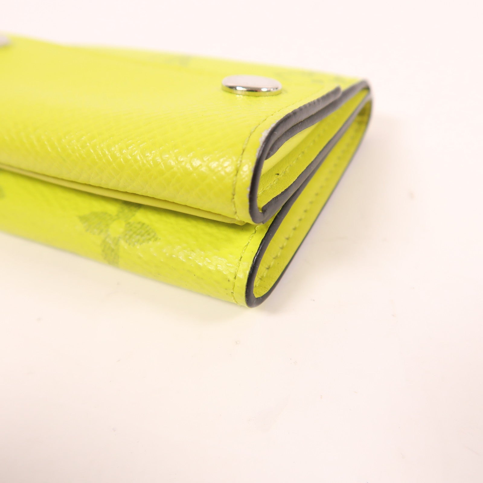 LOUIS VUITTON LV SHW Discovery Compact Wallet M67629 Monogram Taigarama