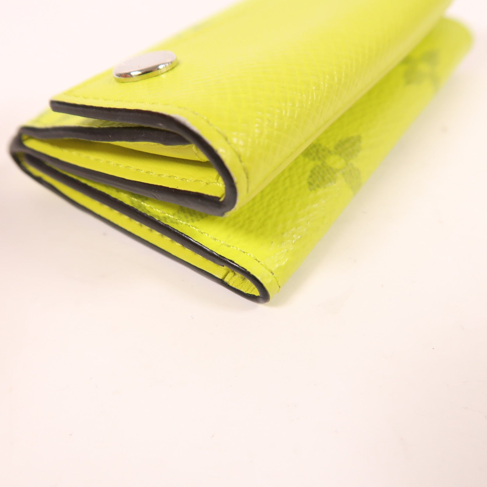 LOUIS VUITTON LV SHW Discovery Compact Wallet M67629 Monogram Taigarama