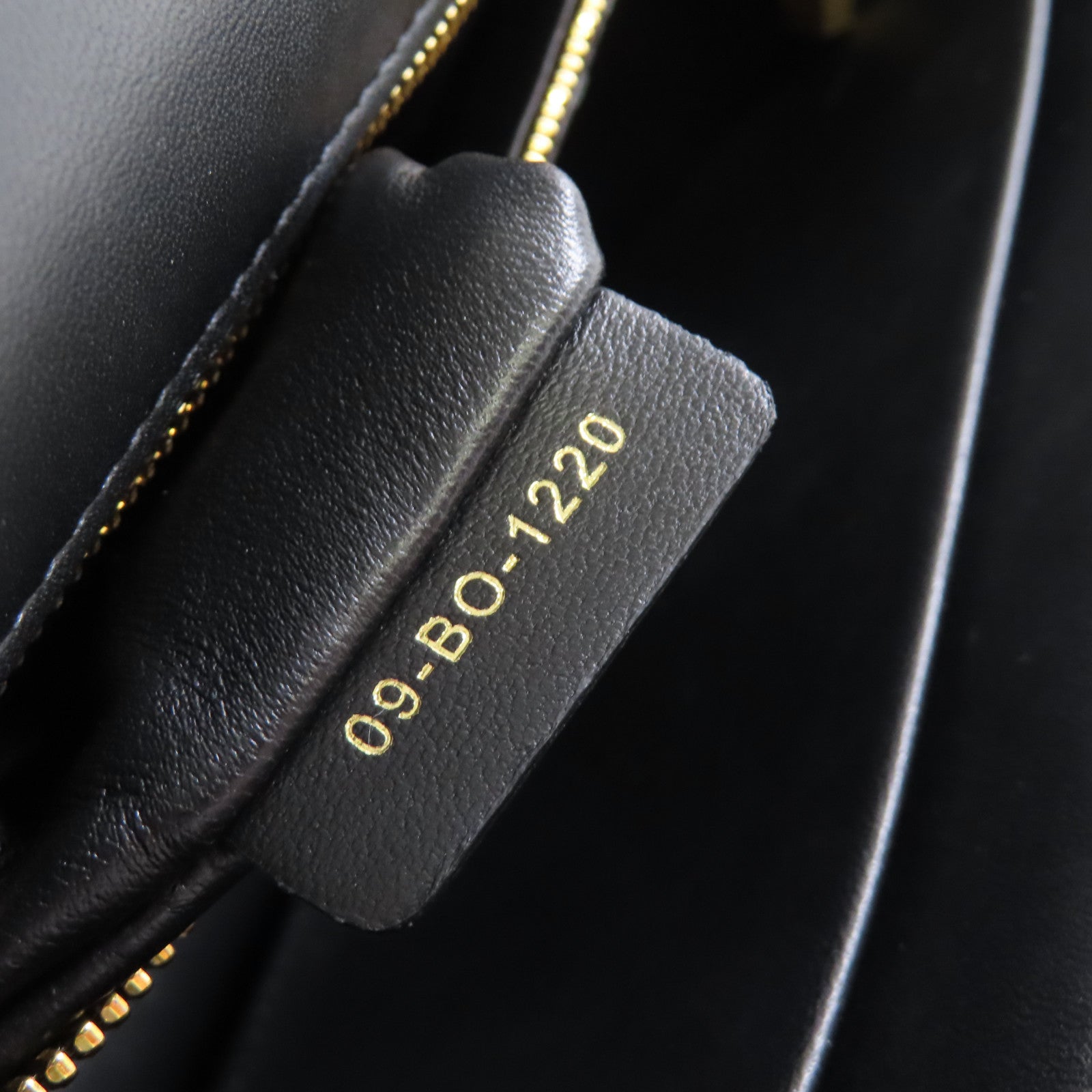 Dior 【激減優惠】牛皮皮革30 Montaigne Shoulder Bag金扣肩背袋黑色