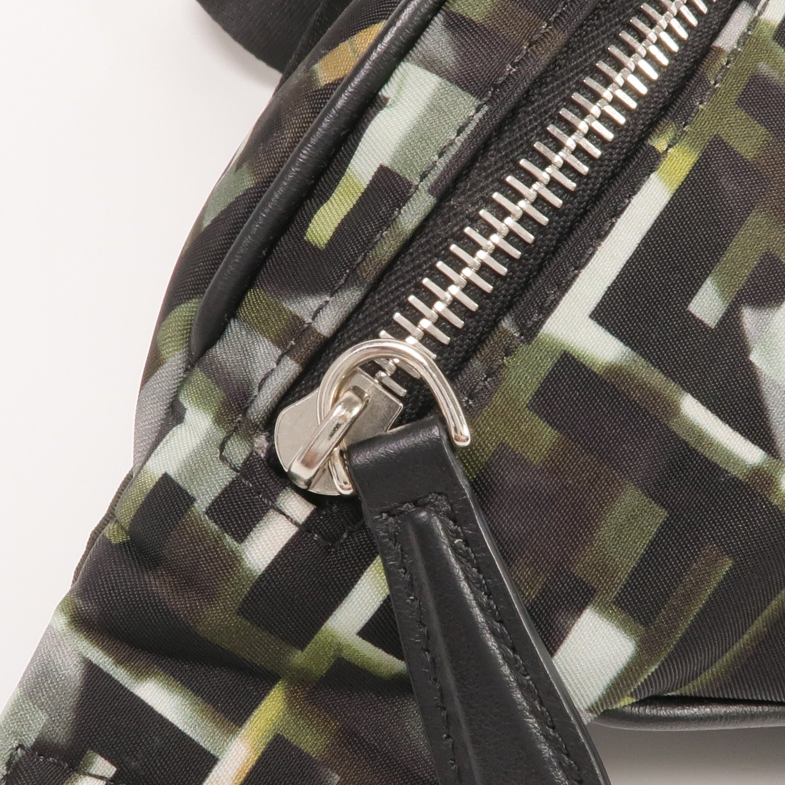 FENDI 尼龍CamouFF Belt Bag銀扣腰包