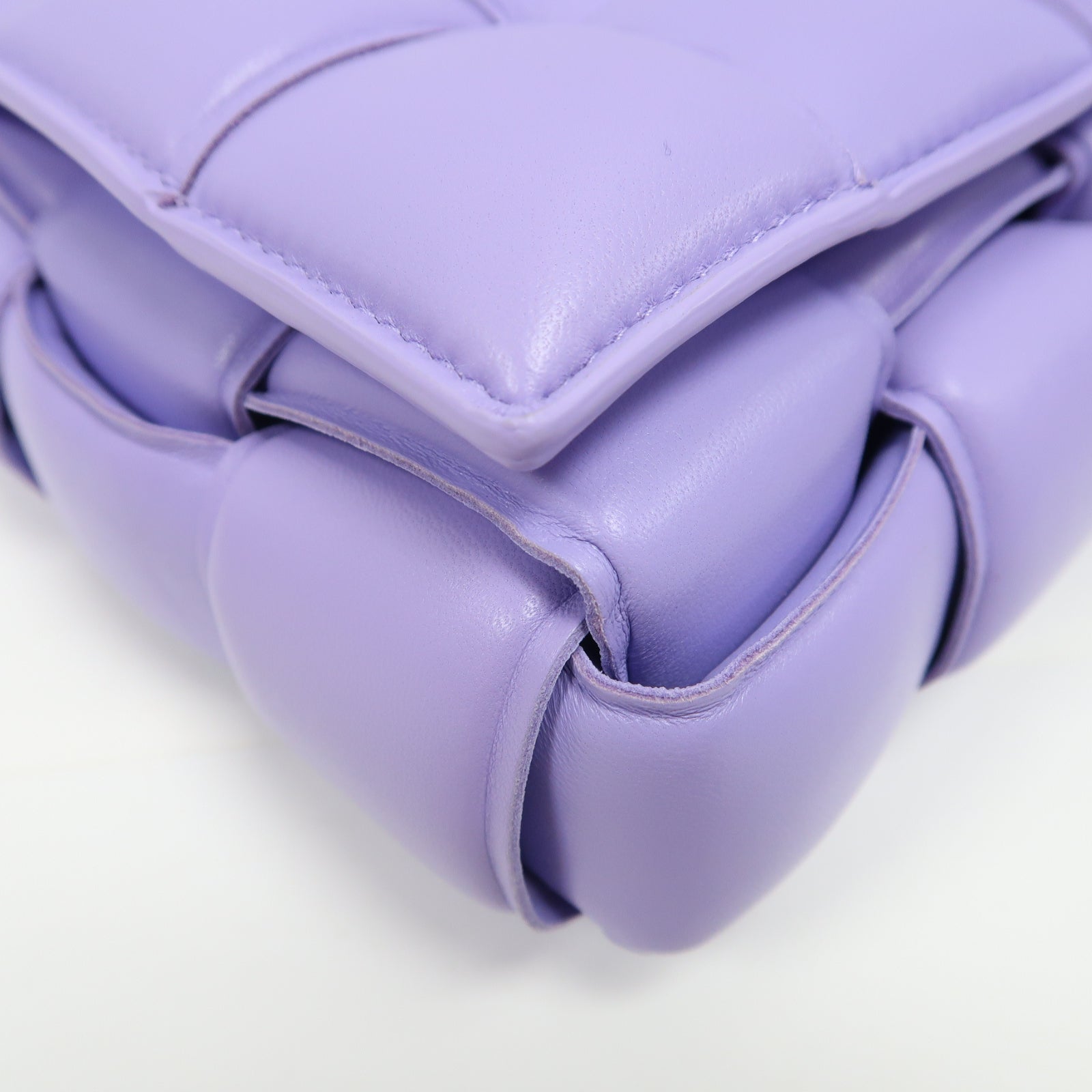 BOTTEGA VENETA 羊皮皮革Padded Cassette銀扣肩背袋紫色
