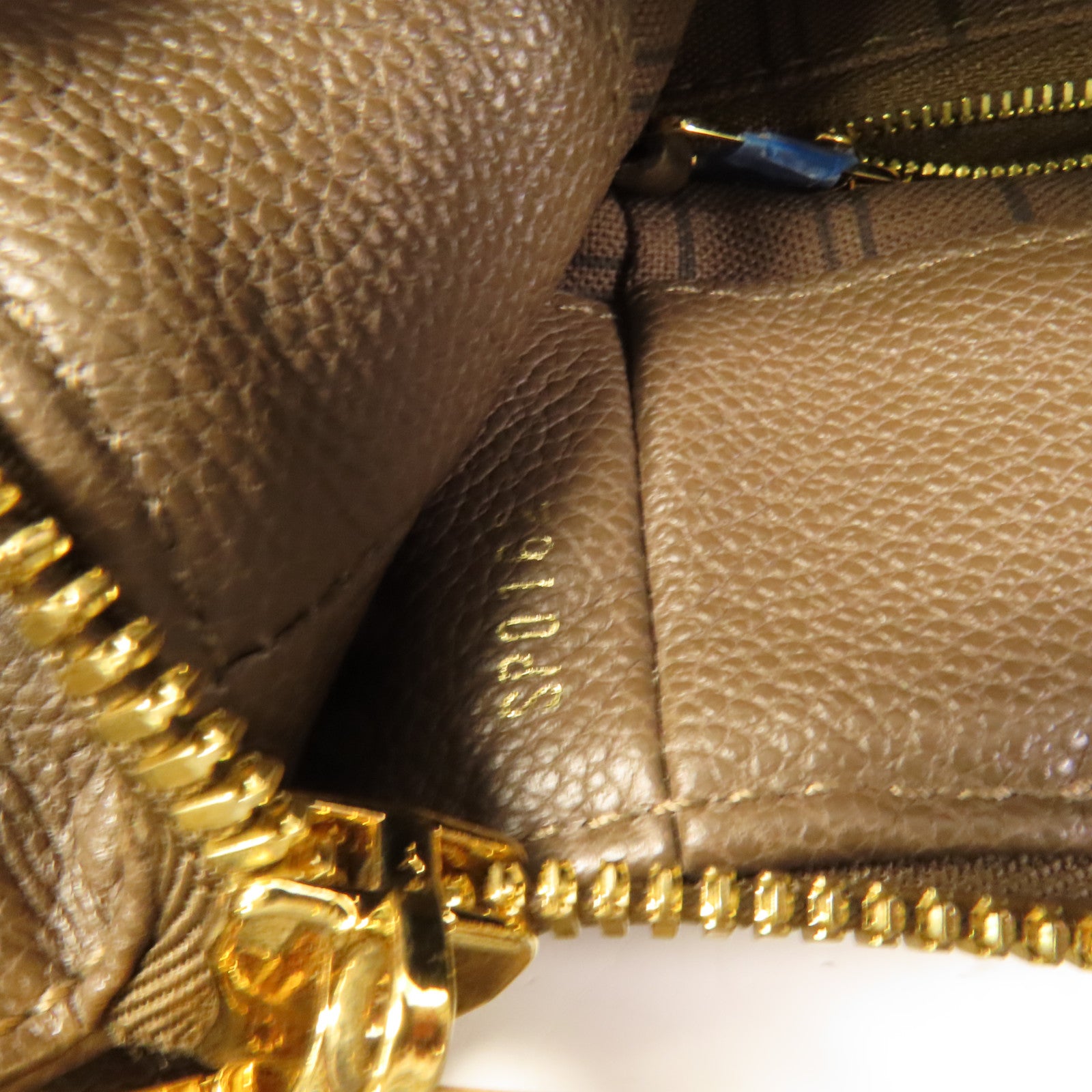 LOUIS VUITTON Monogram Empreinte Audacieuse MM金扣肩背袋