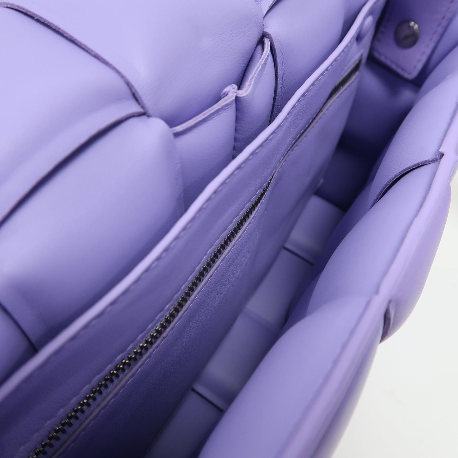 BOTTEGA VENETA 羊皮皮革Padded Cassette銀扣肩背袋紫色