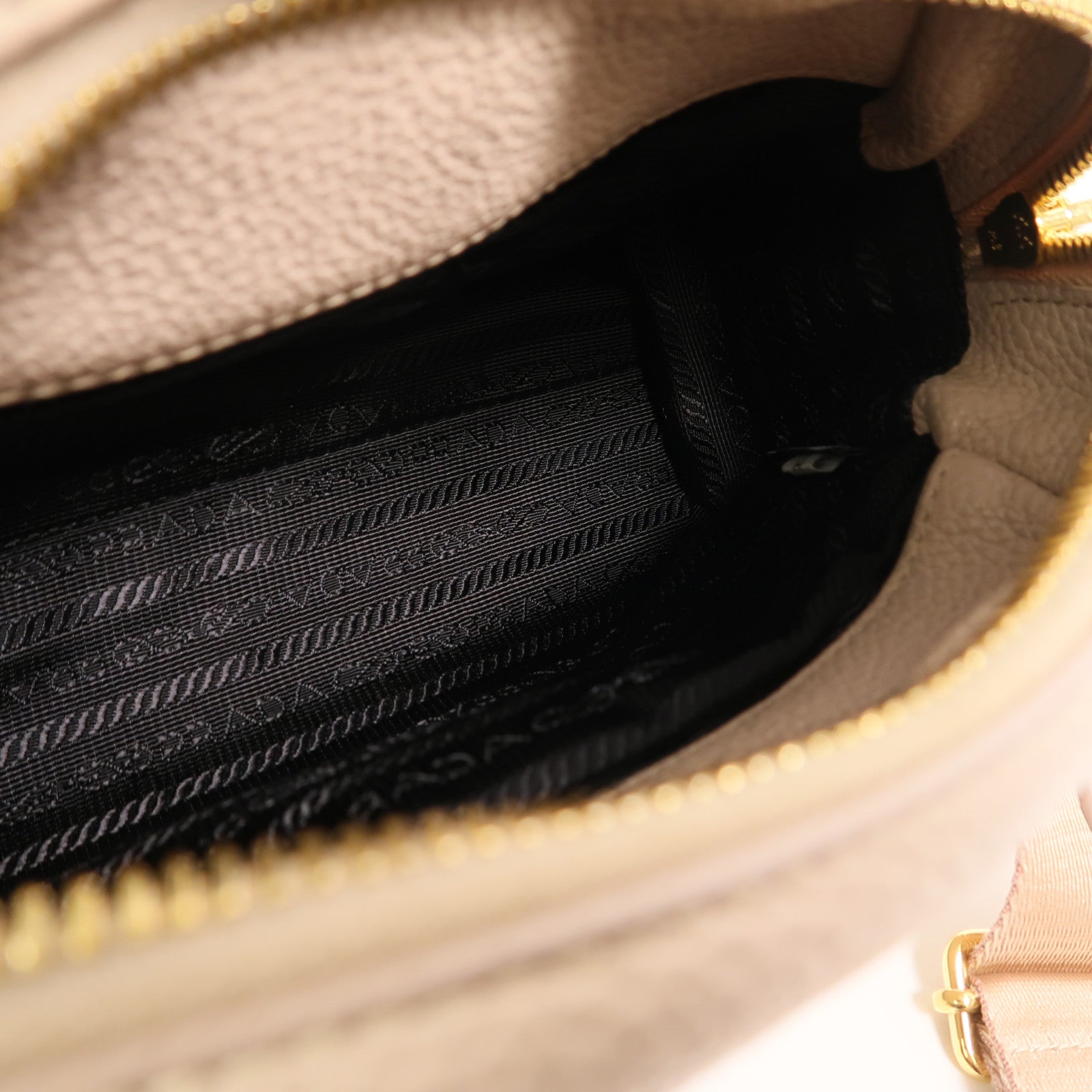 PRADA 牛皮皮革Shoulder Bag肩背袋