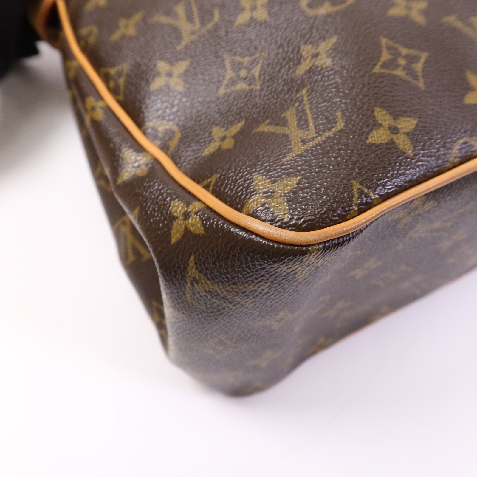 LOUIS VUITTON Monogram Batignolles金扣肩背袋