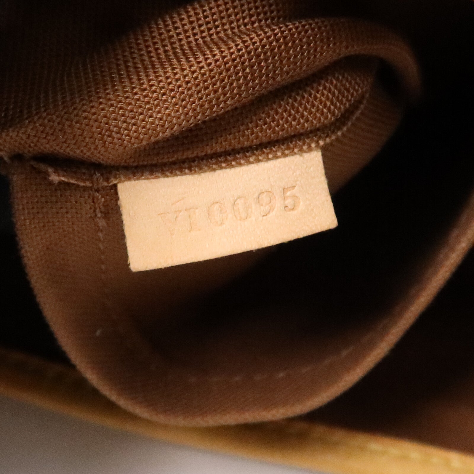 LOUIS VUITTON Monogram Batignolles Vertical金扣手挽袋