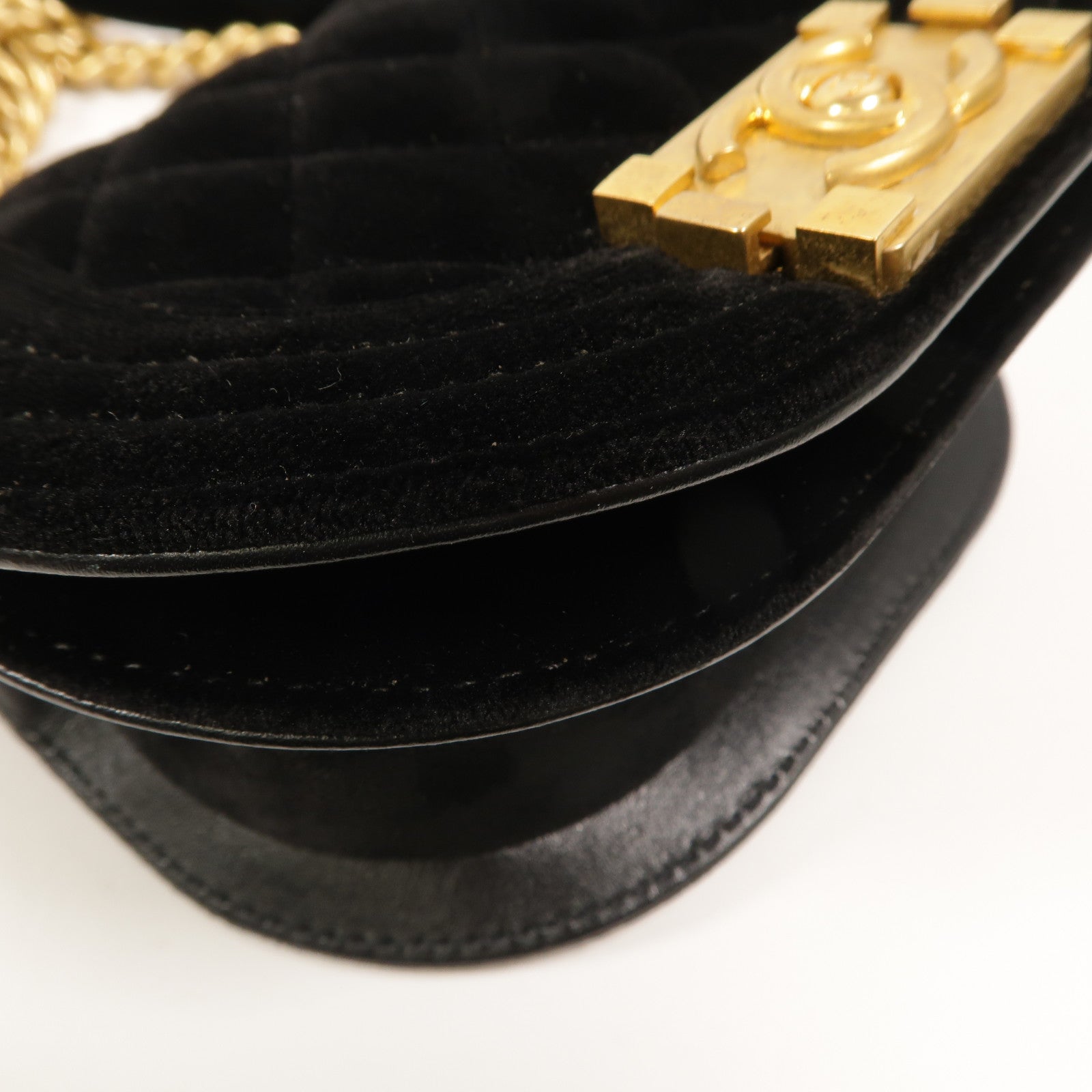 CHANEL 天鵝絨Mini Velvet Boy Messenger Bag鏈帶肩背袋