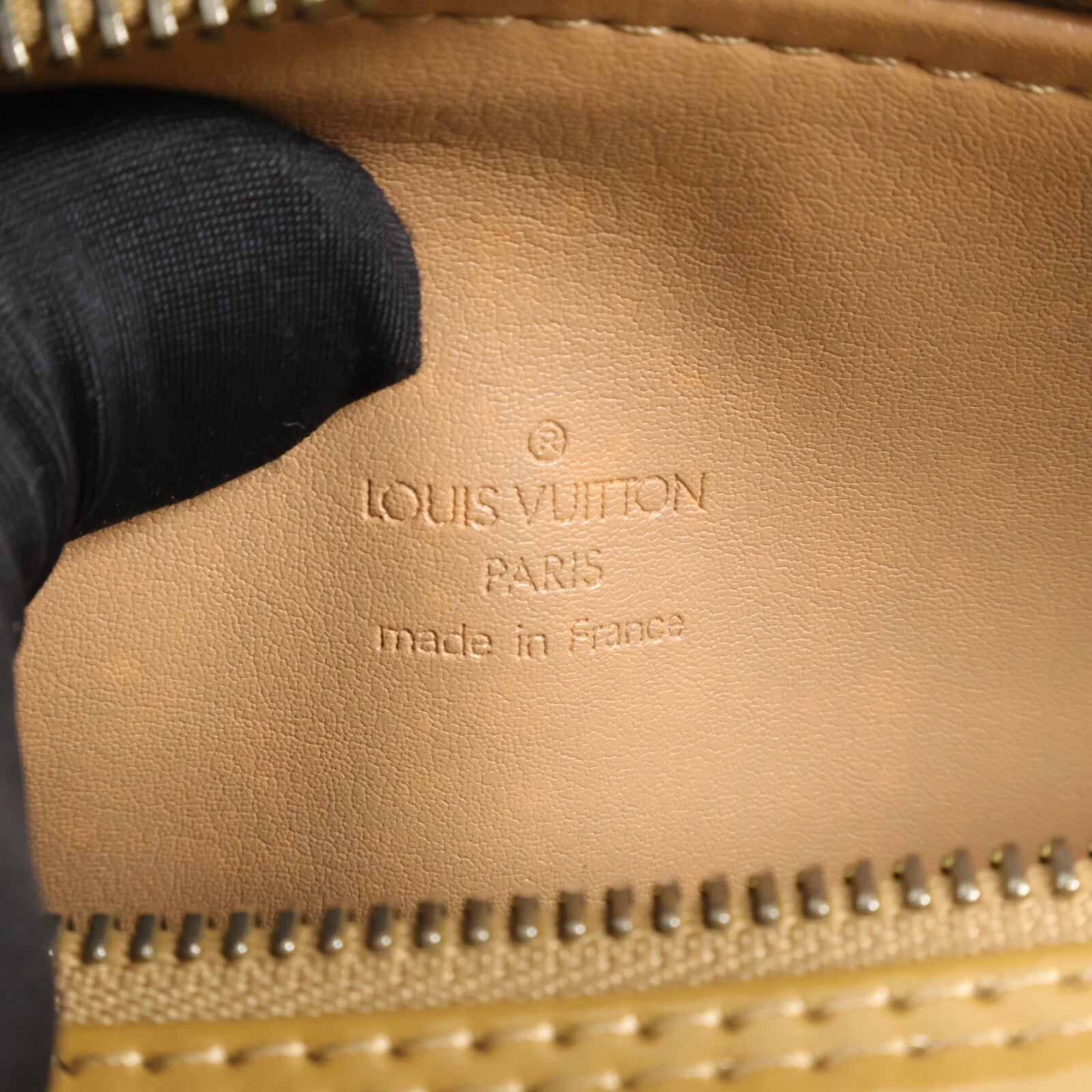 LOUIS VUITTON Monogram Vernis Bedford肩背袋