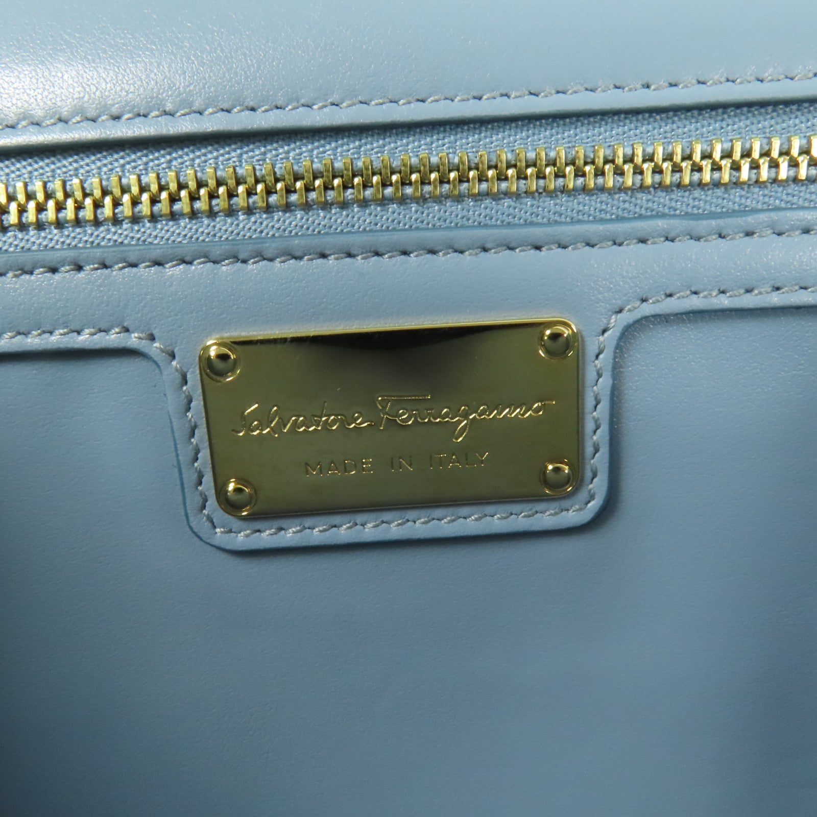 Salvatore Ferragamo 牛皮皮革Shoulder Bag金扣肩背袋