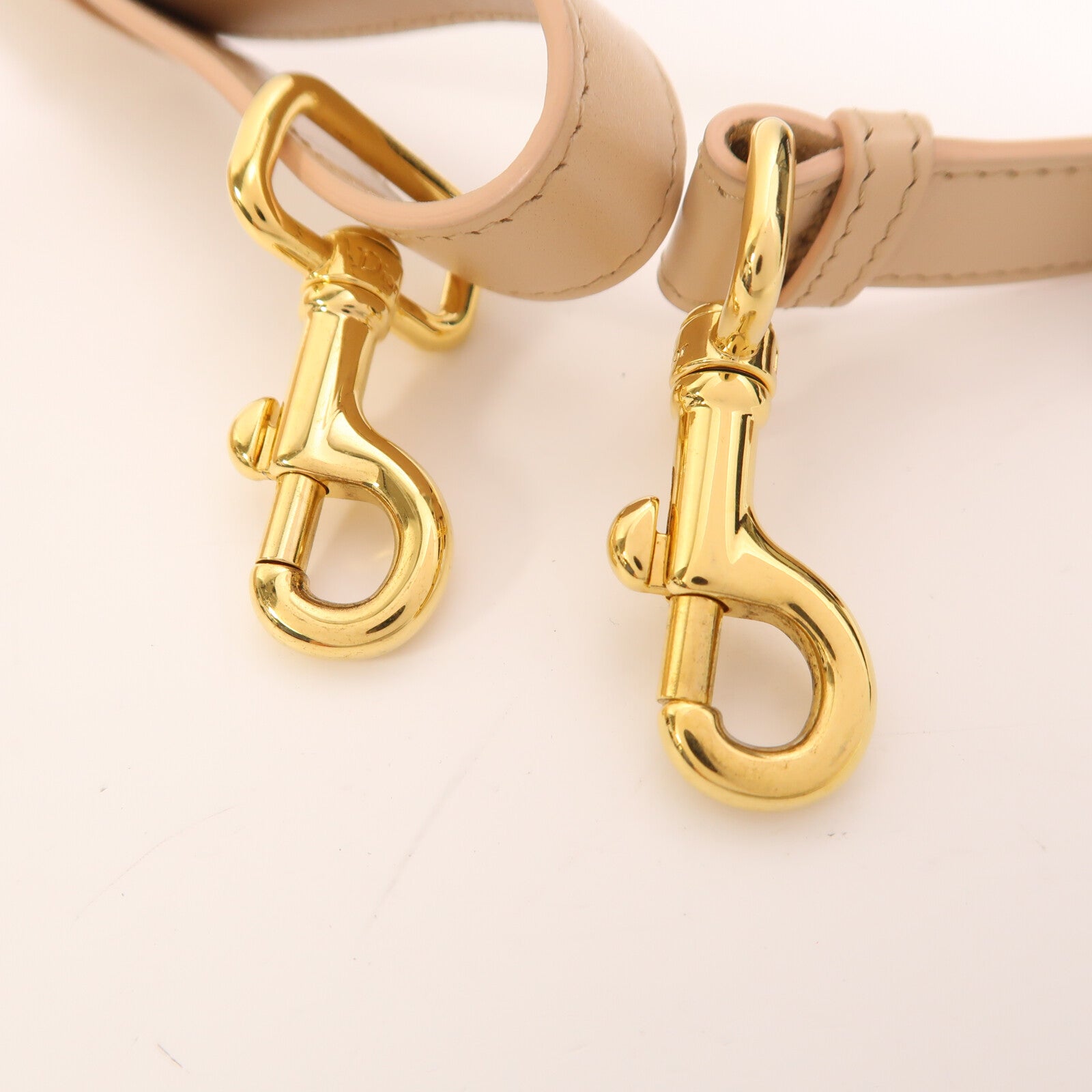 Dior 牛皮皮革Bobby Medium金扣肩背袋