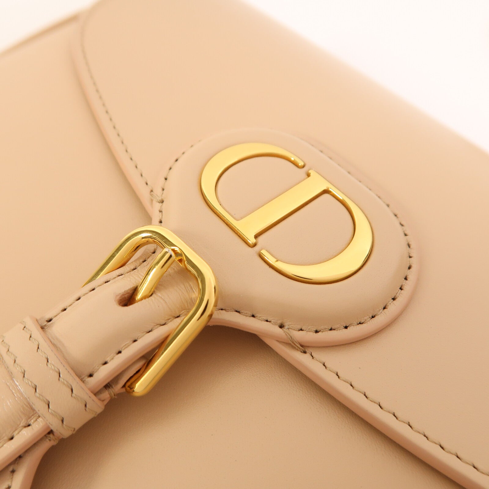 Dior 牛皮皮革Bobby Medium金扣肩背袋