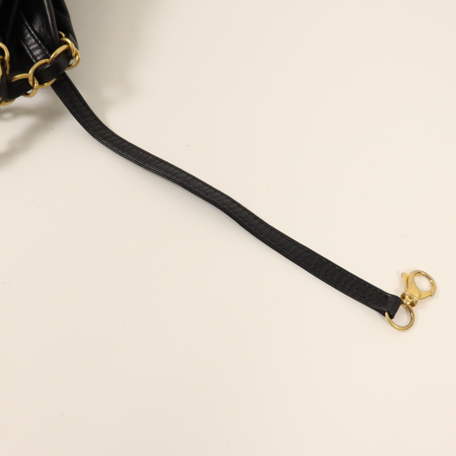 CHANEL 牛皮皮革Chanel 22 Small金扣鏈帶肩背袋