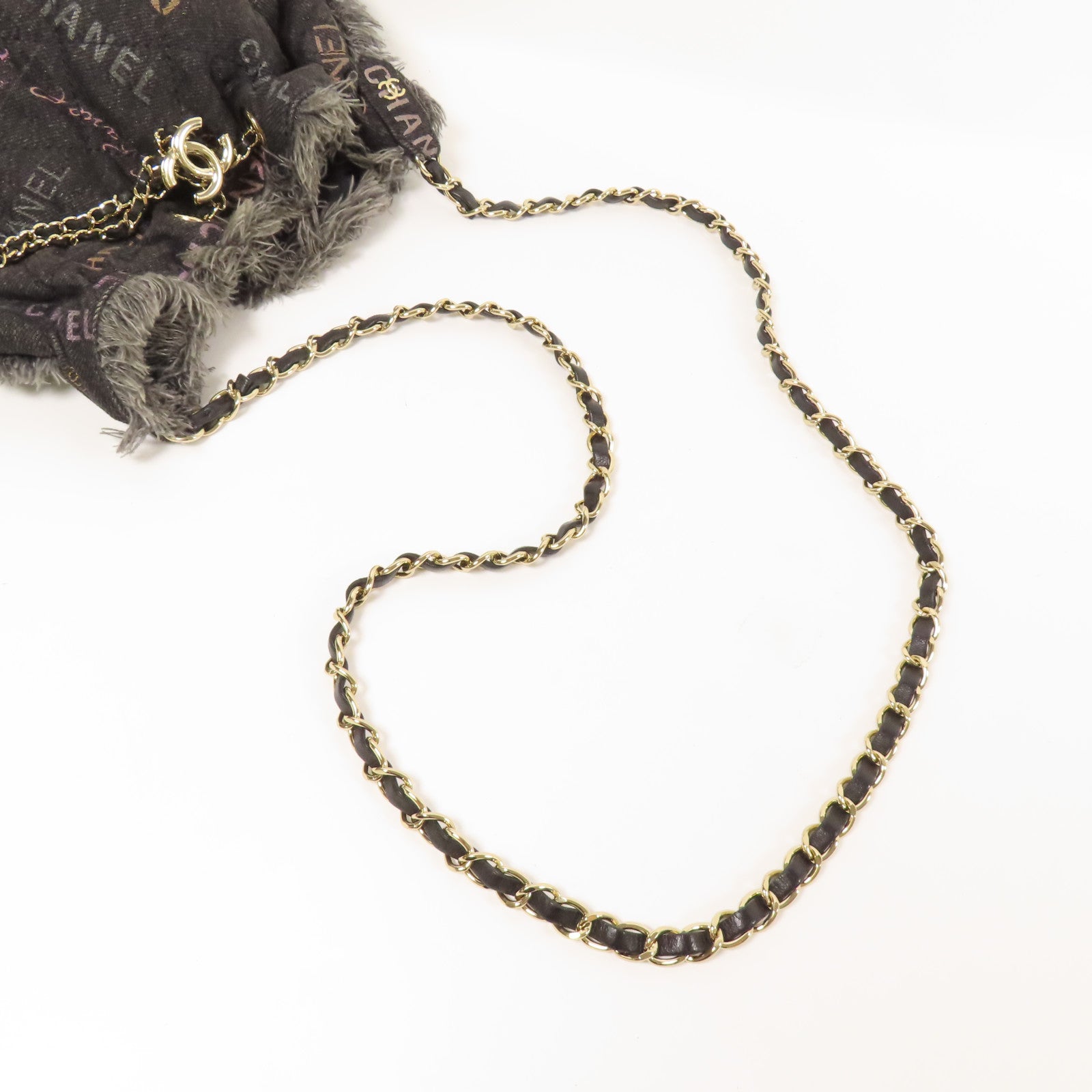 CHANEL 牛仔布Bucket Bag銀扣鏈帶肩背袋