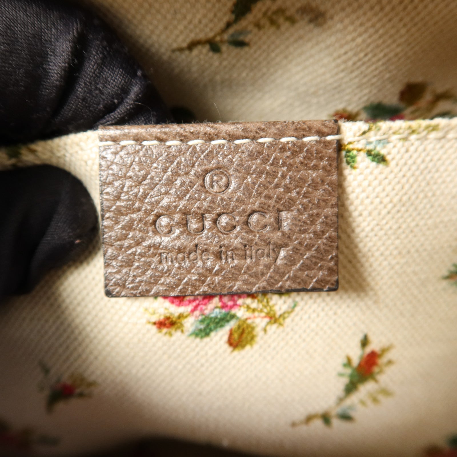 GUCCI 塗層帆布GG Supreme Messenger金扣肩背袋