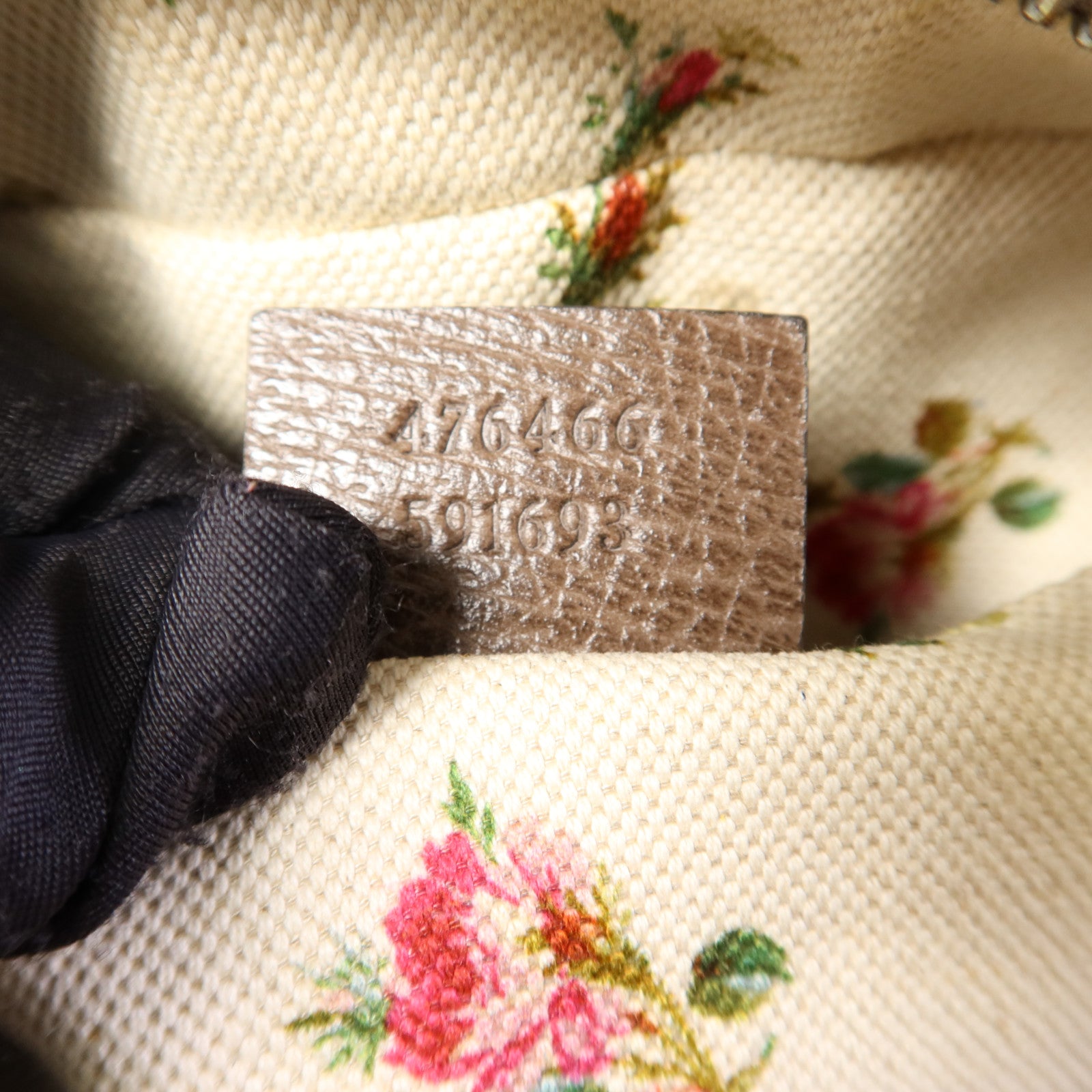 GUCCI 塗層帆布GG Supreme Messenger金扣肩背袋