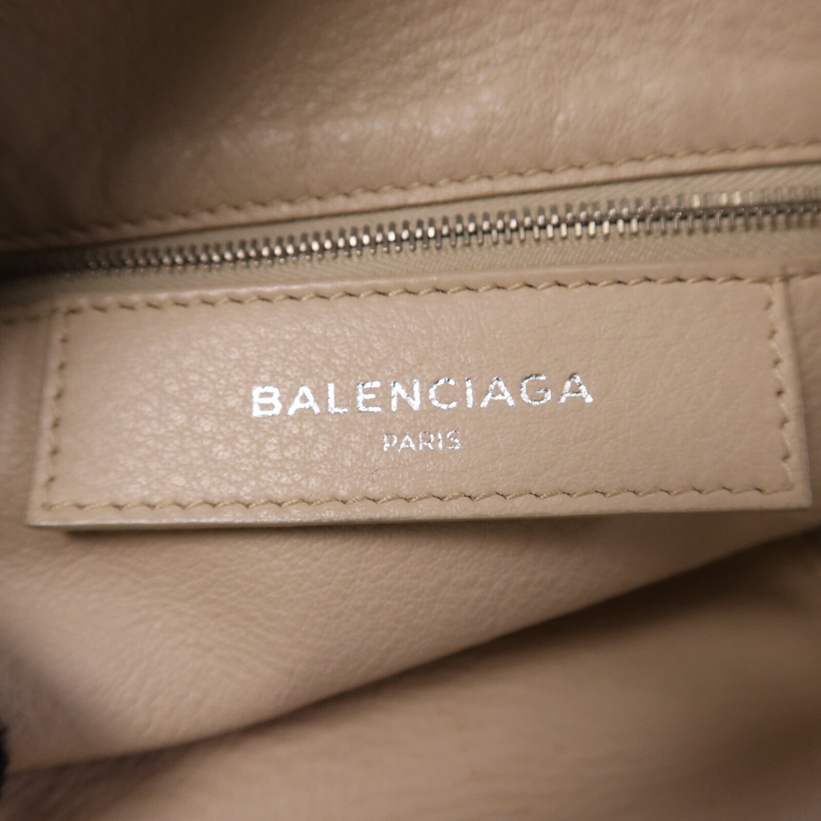 BALENCIAGA 牛皮皮革Papier A4 Zip Around銀扣肩背袋