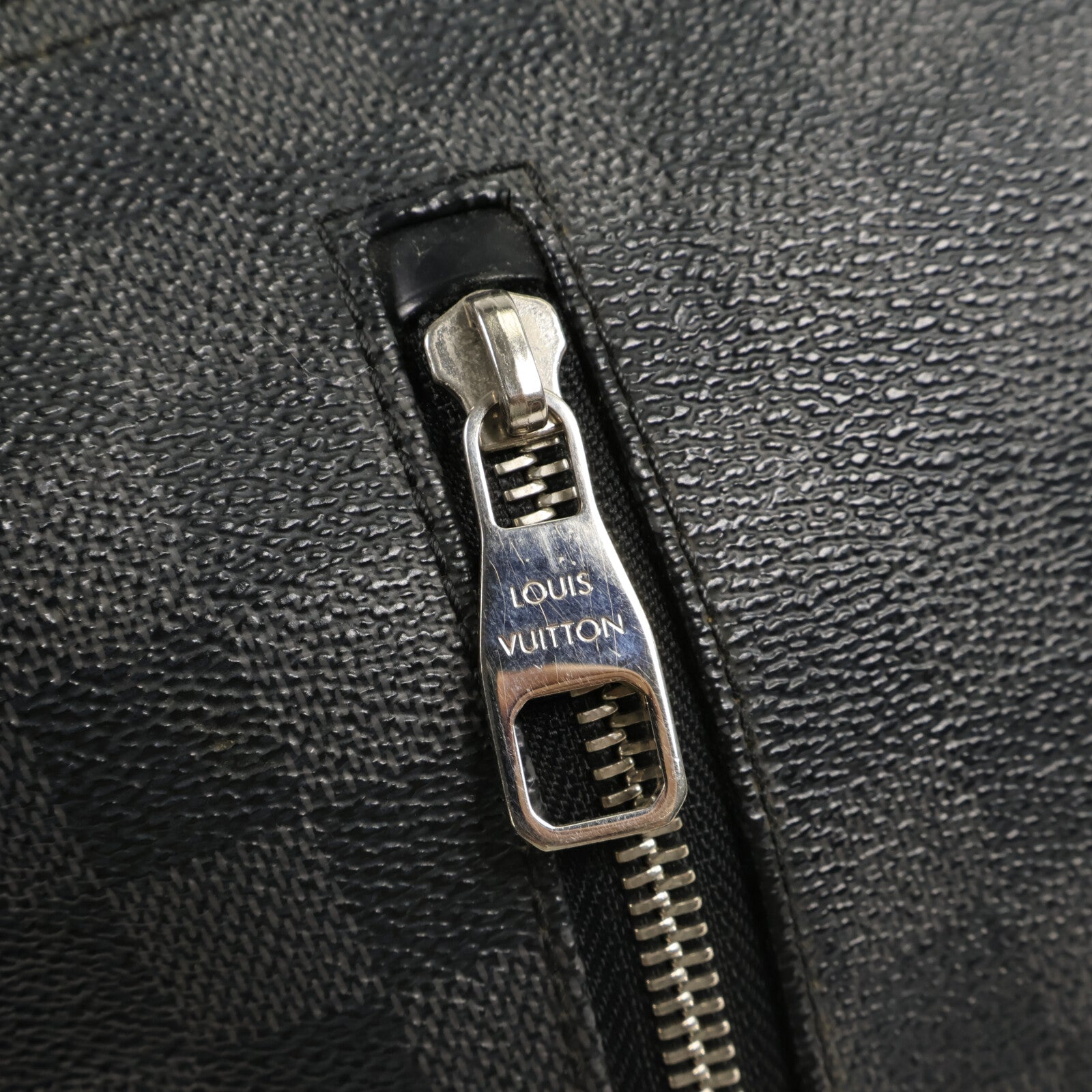 LOUIS VUITTON Damier Graphite Mick PM肩背袋