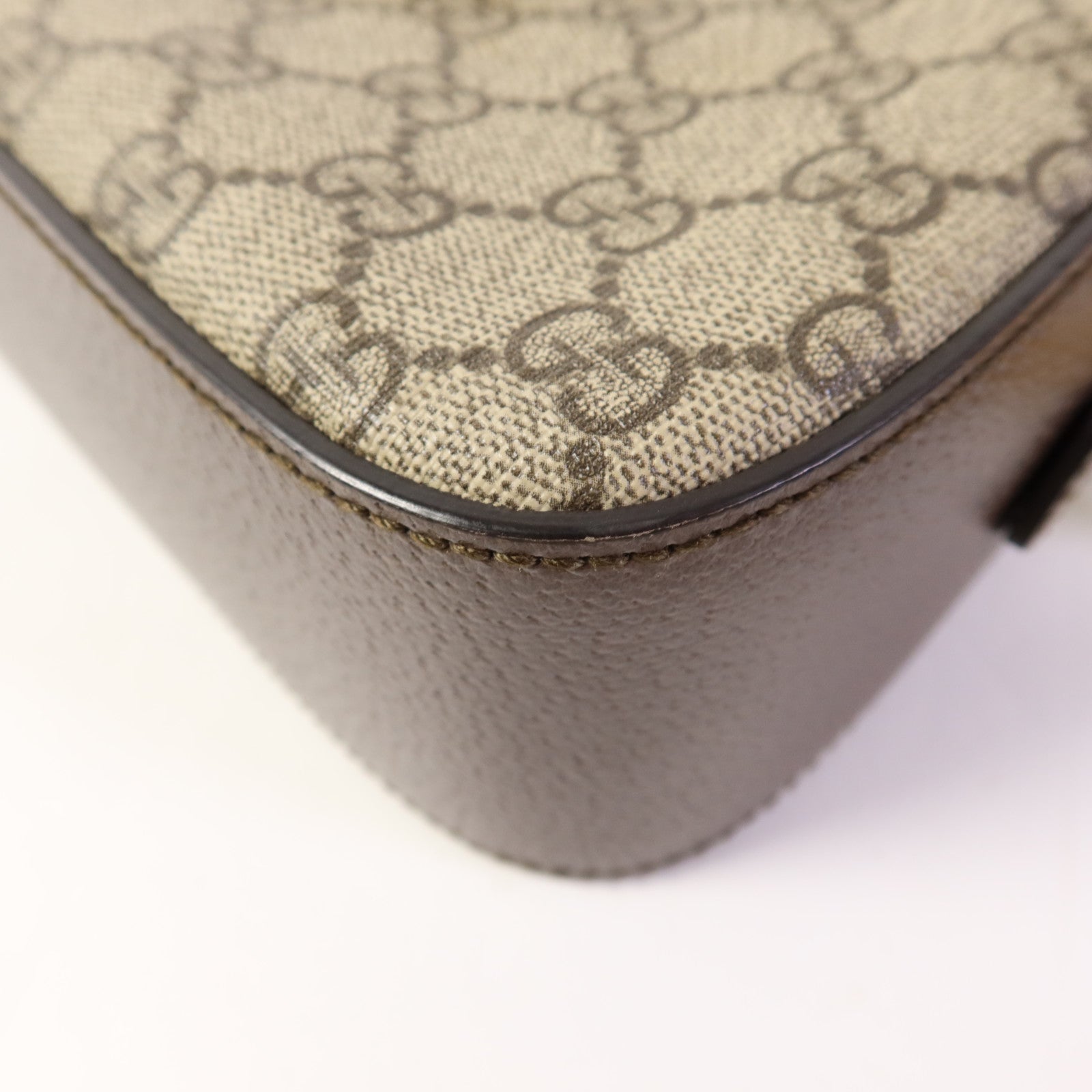 GUCCI 塗層帆布GG Supreme Messenger金扣肩背袋