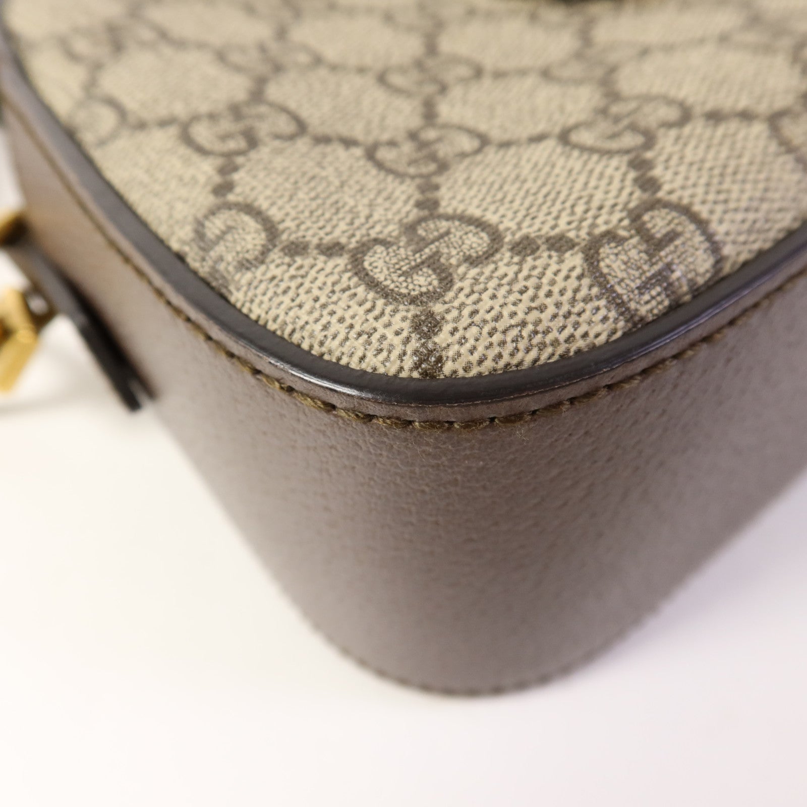 GUCCI 塗層帆布GG Supreme Messenger金扣肩背袋