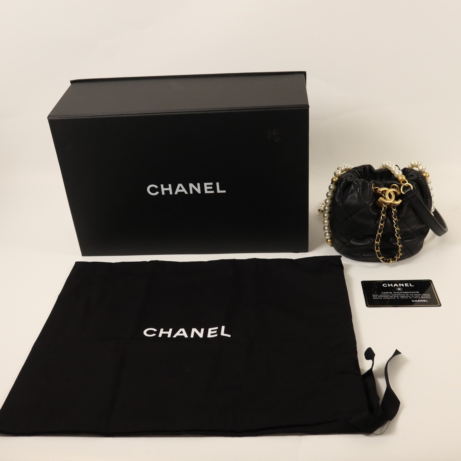 CHANEL 牛皮皮革Mini Pearl Bucket Bag金扣肩背袋