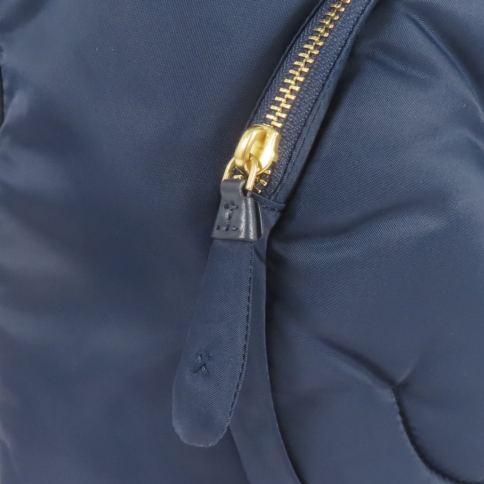 ANYA HINDMARCH 尼龍Shoulder Bag金扣肩背袋