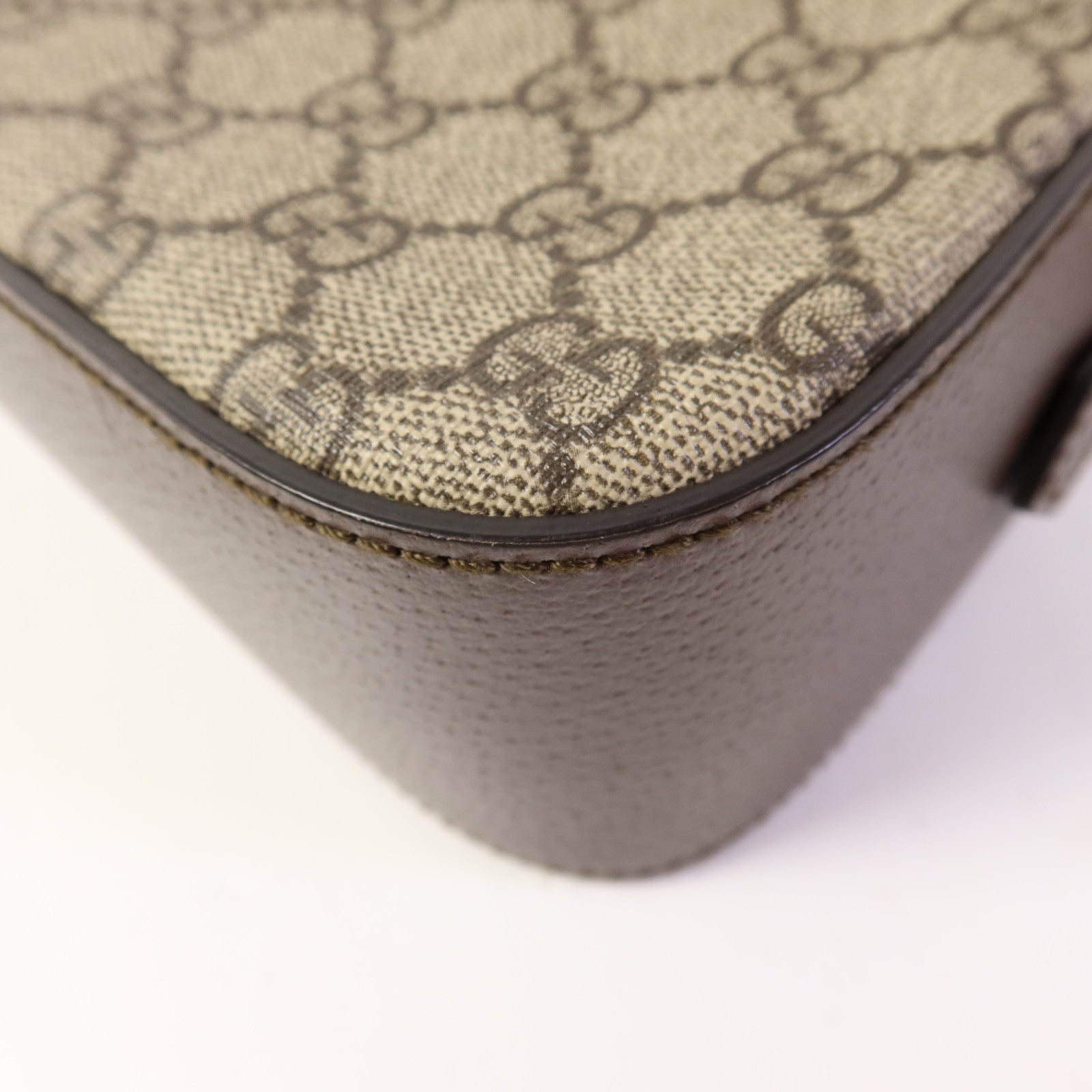 GUCCI 塗層帆布GG Supreme Messenger金扣肩背袋