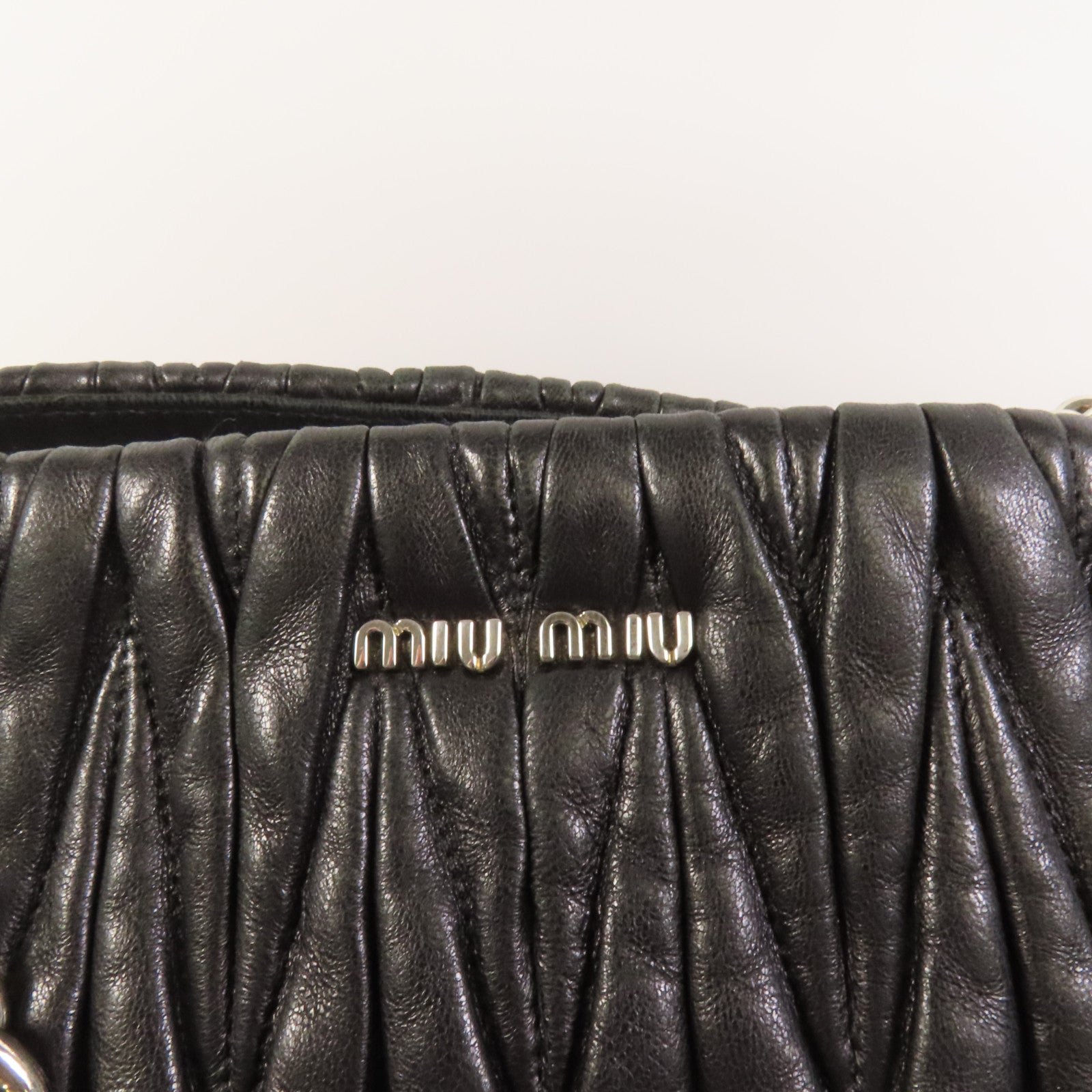 Miu Miu 羊皮皮革Shoulder Bag銀扣肩背袋