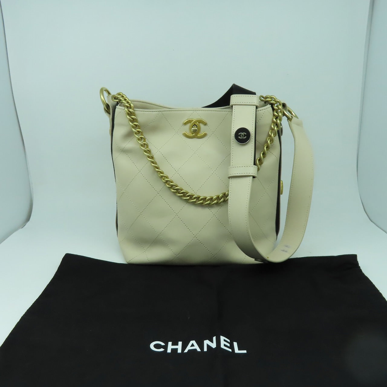 CHANEL 【激減優惠】菱格牛皮皮革Shoulder Bag金扣肩背袋米色