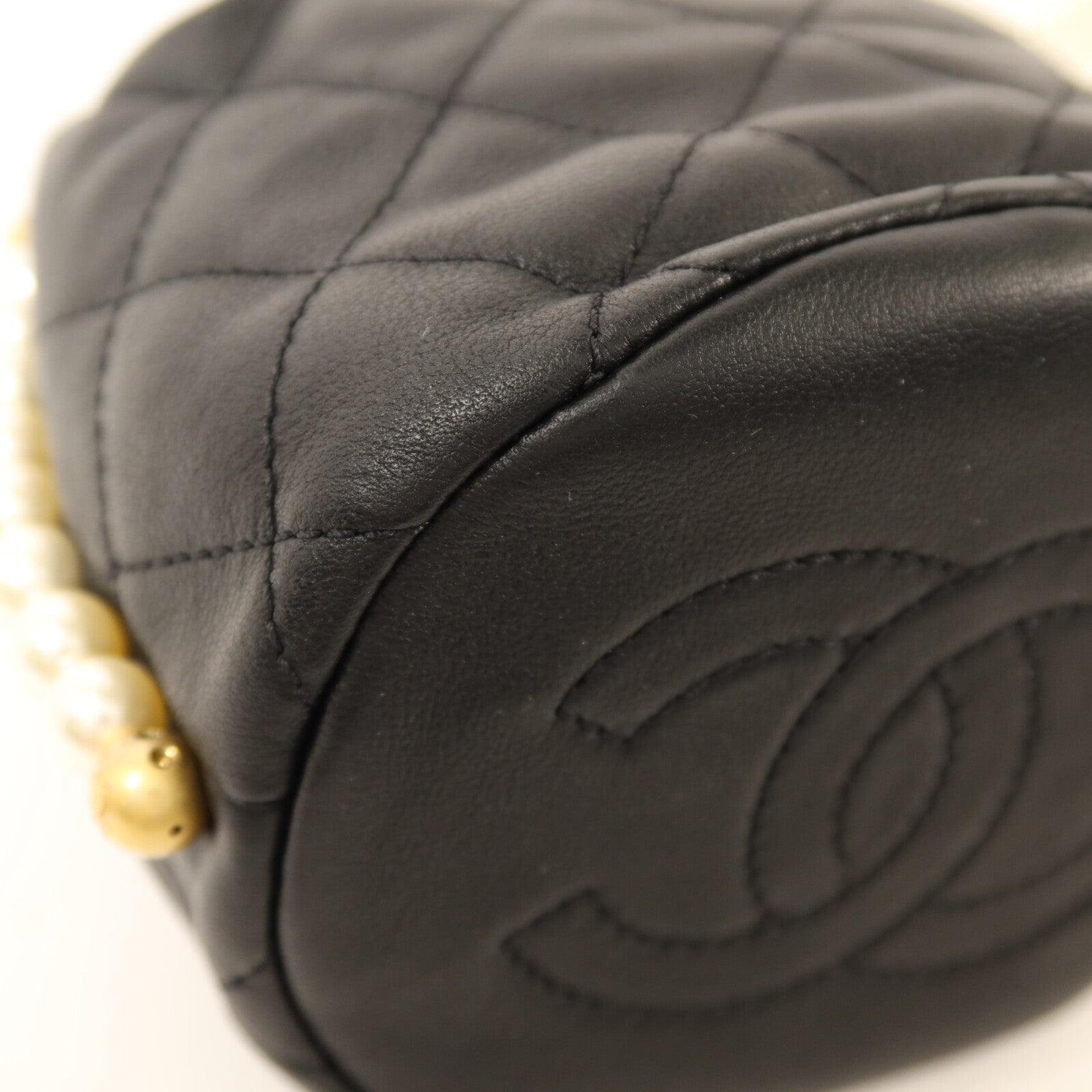 CHANEL 牛皮皮革Mini Pearl Bucket Bag金扣肩背袋