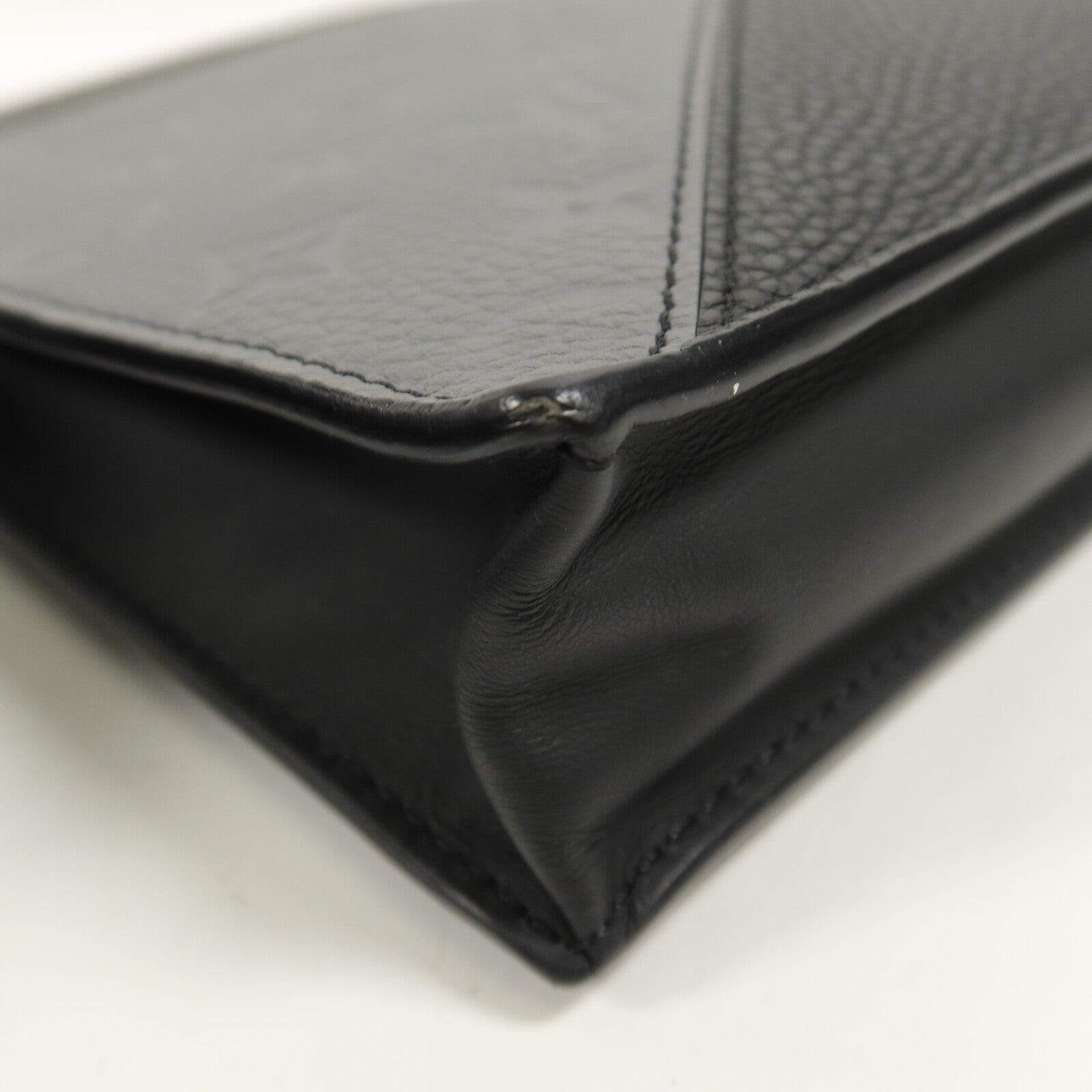 LOUIS VUITTON Taurillon Standing Pouch手拿包